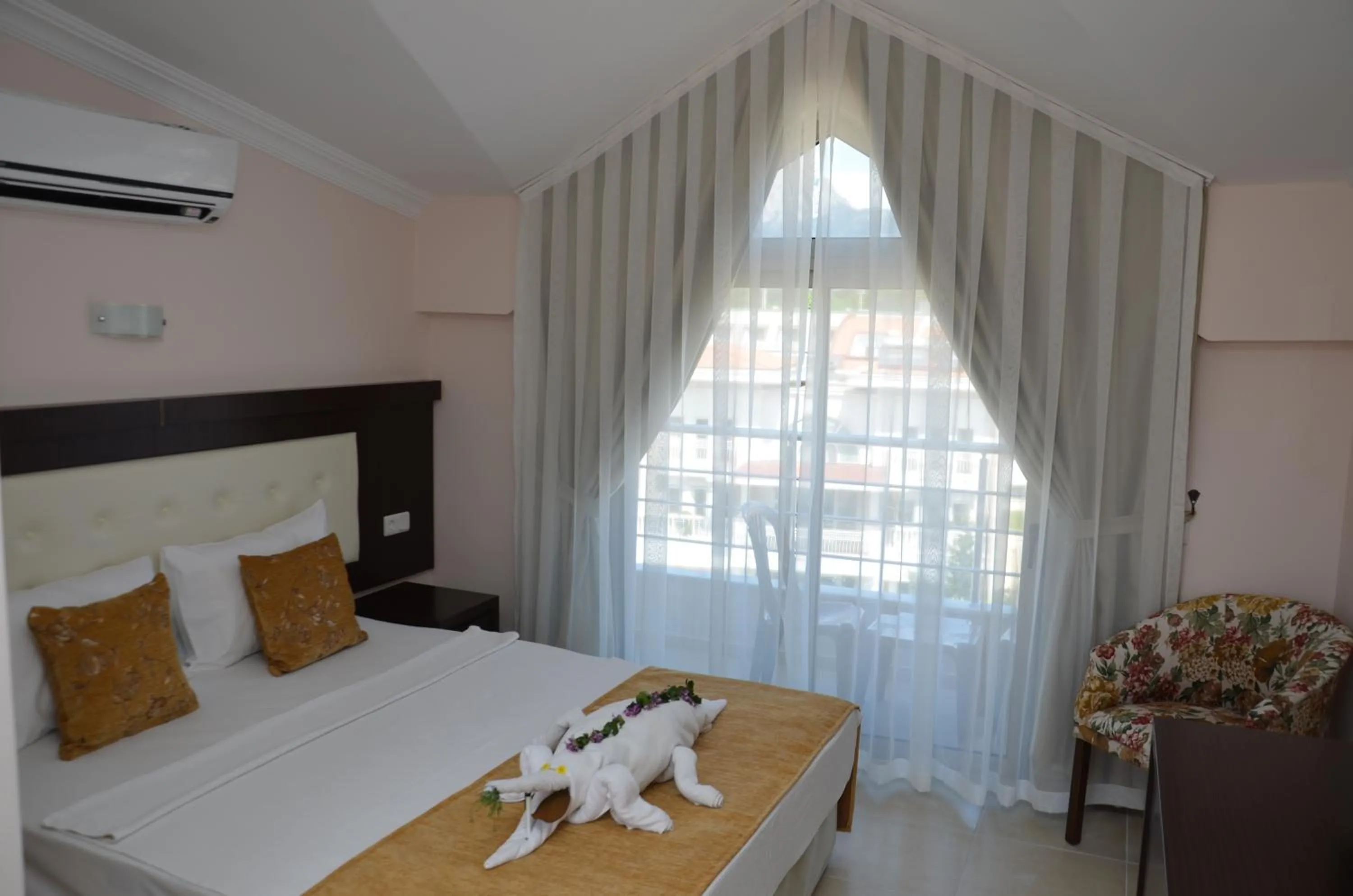 Bed in Erkal Resort Hotel