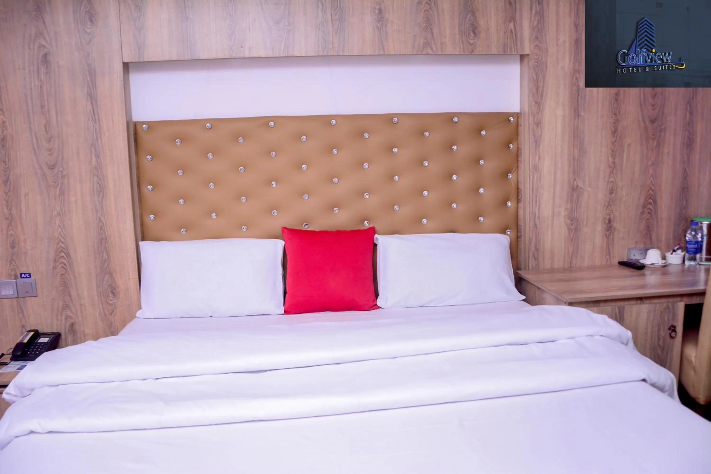 Bed in GolfView Suites & Conference Center