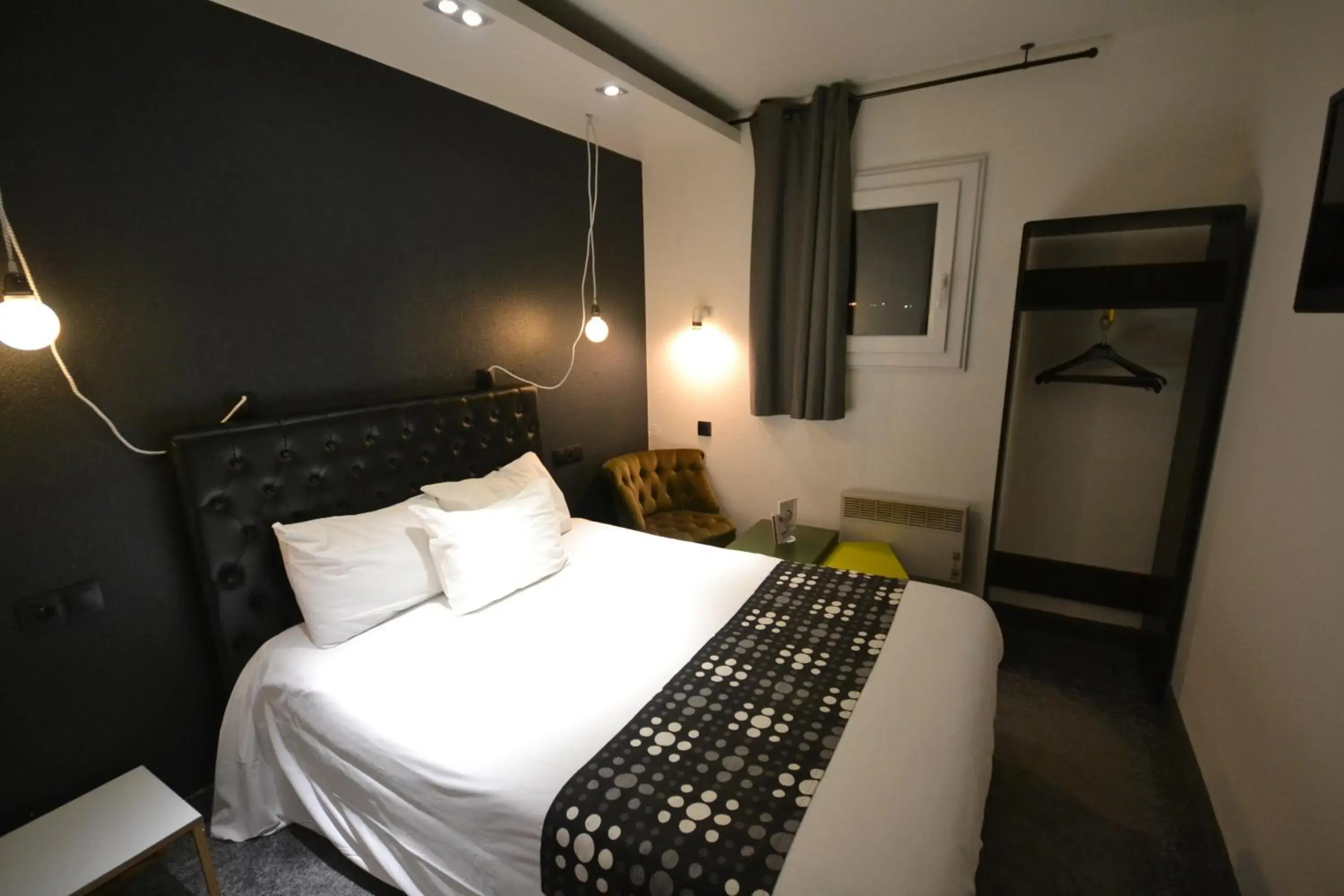 Bedroom, Bed in Best Hotel - Montsoult La Croix Verte