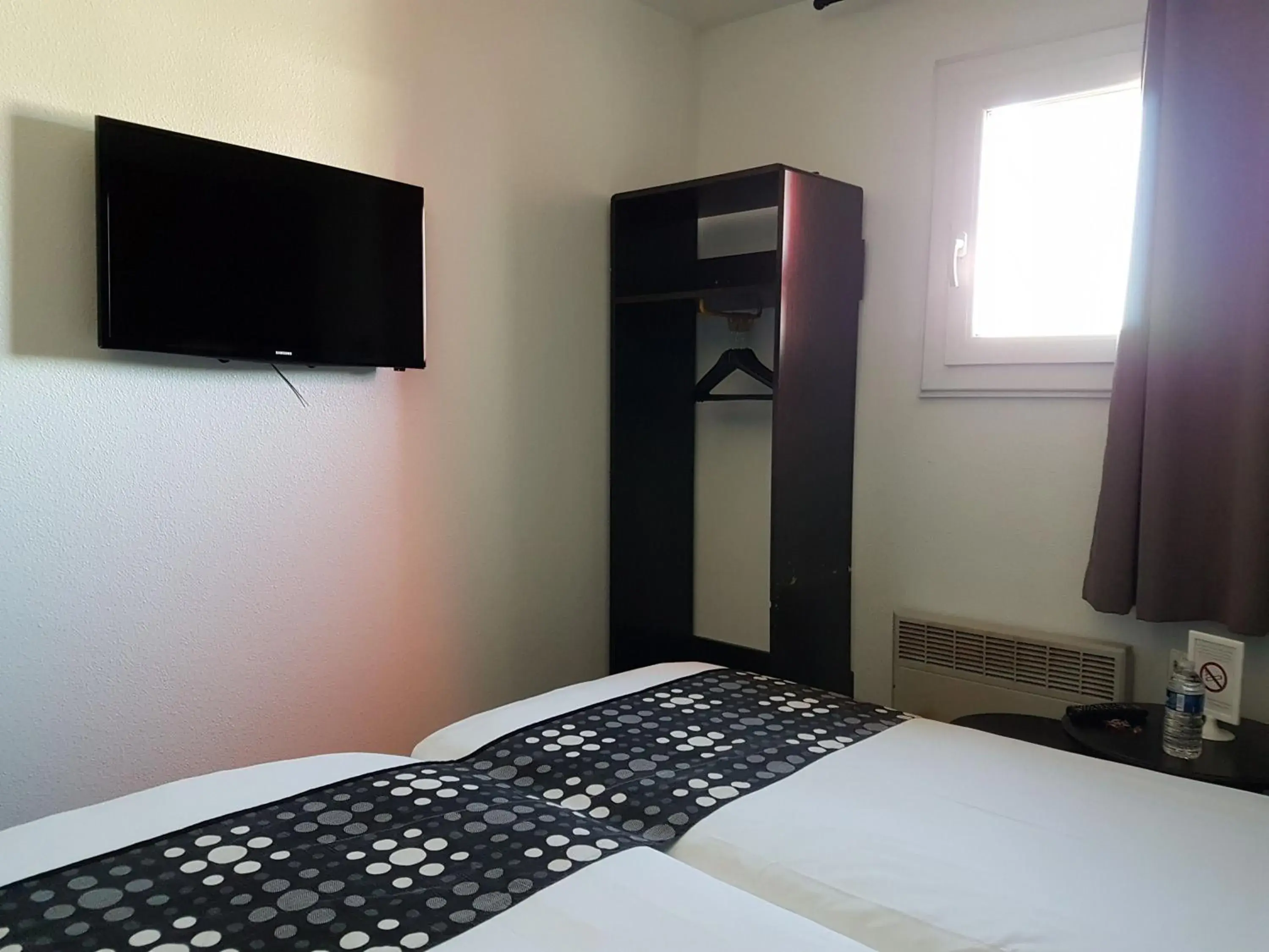 Bed, Room Photo in Best Hotel - Montsoult La Croix Verte