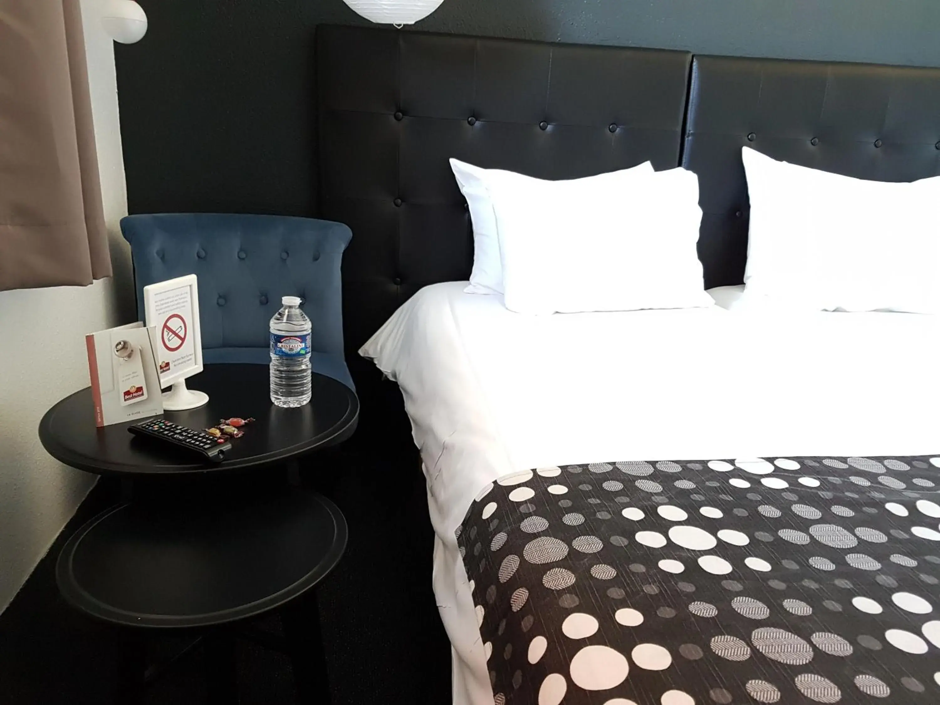 Bed, Coffee/Tea Facilities in Best Hotel - Montsoult La Croix Verte