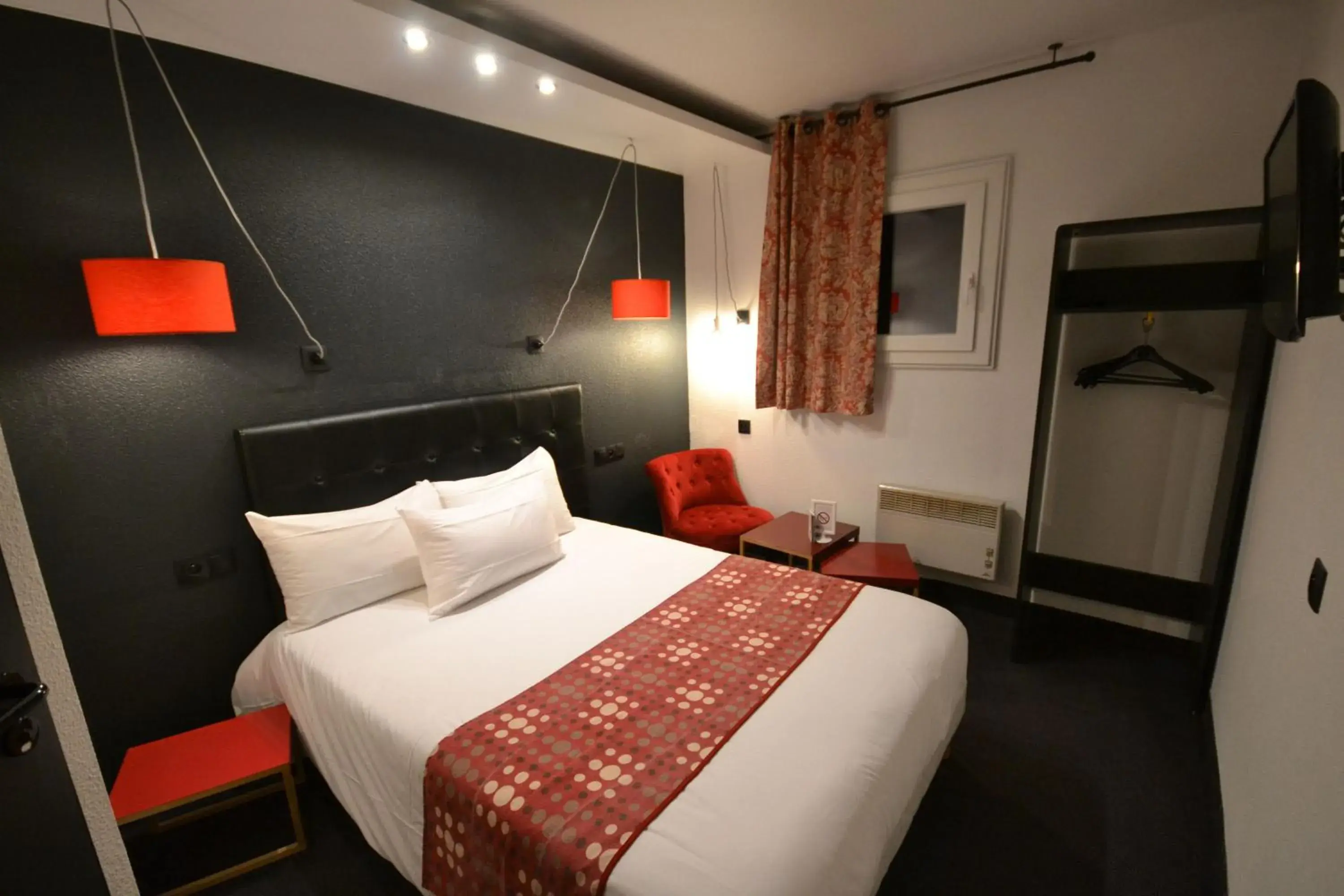 Photo of the whole room, Room Photo in Best Hotel - Montsoult La Croix Verte