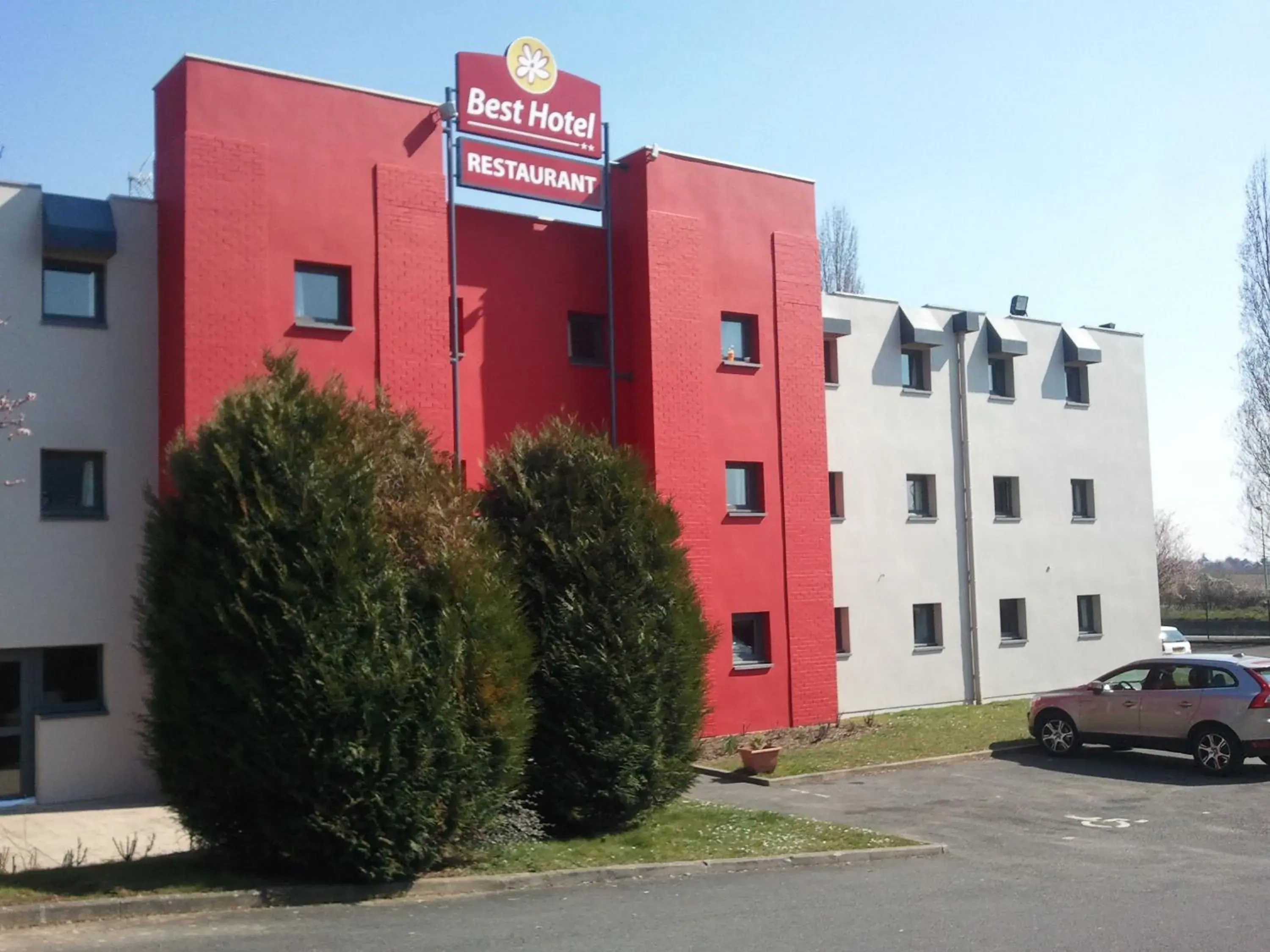 Property Building in Best Hotel - Montsoult La Croix Verte