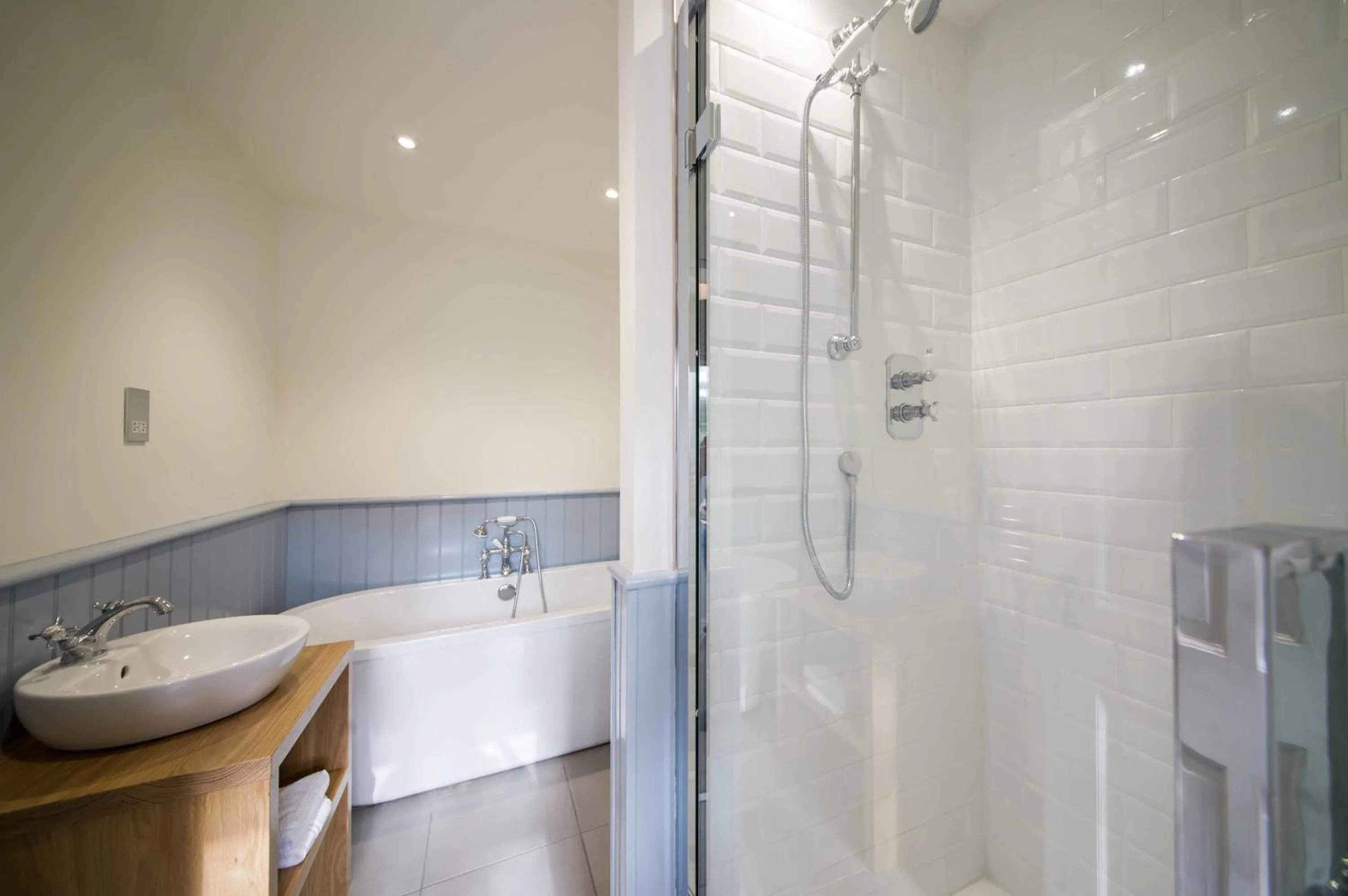 Bathroom in The Hare and Hounds, Levens