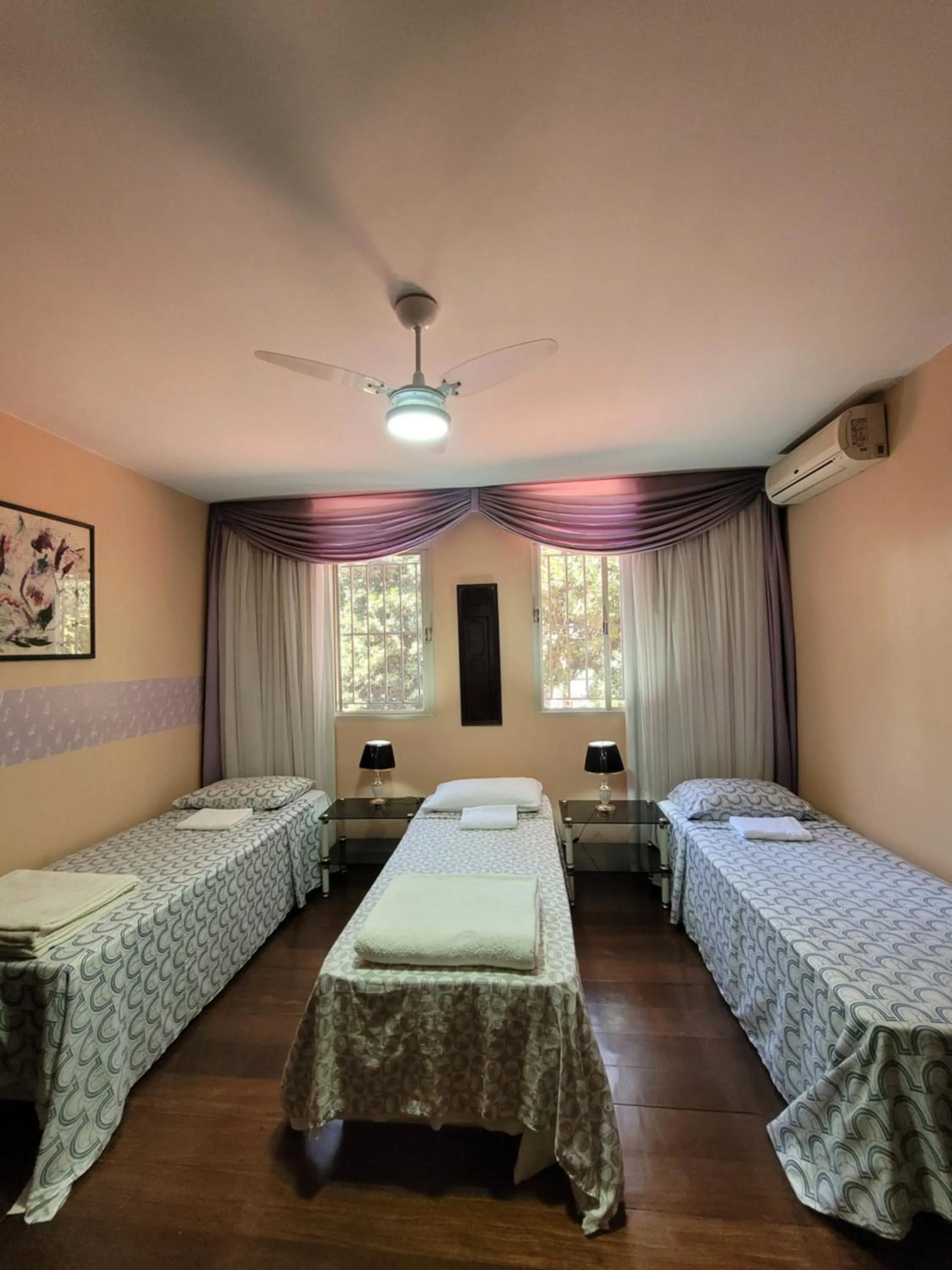 Shower, Bed in Kzazendf Cama&Cafe Hospedagem Familiar