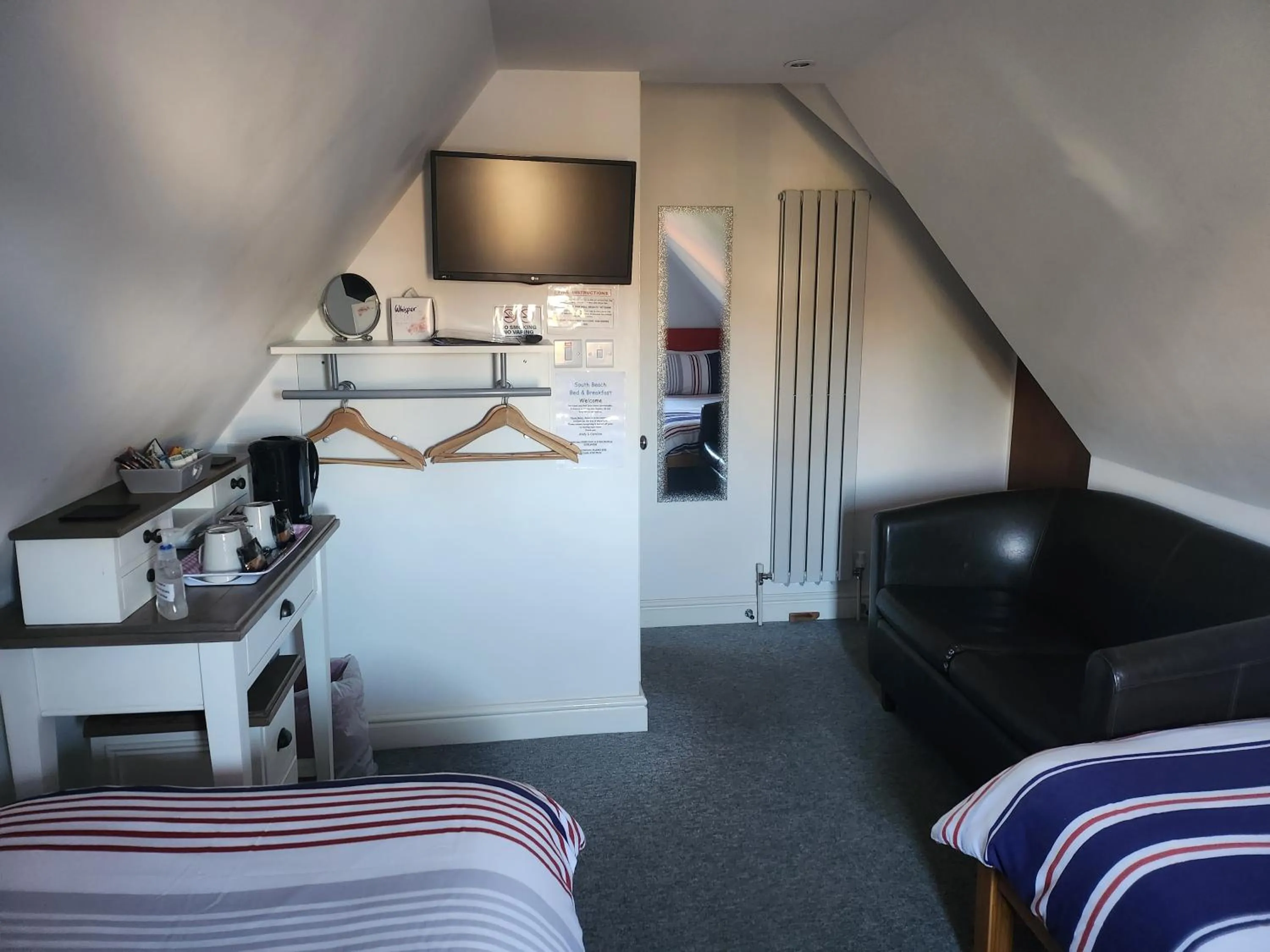 Seating area, Bed in South Beach B & B