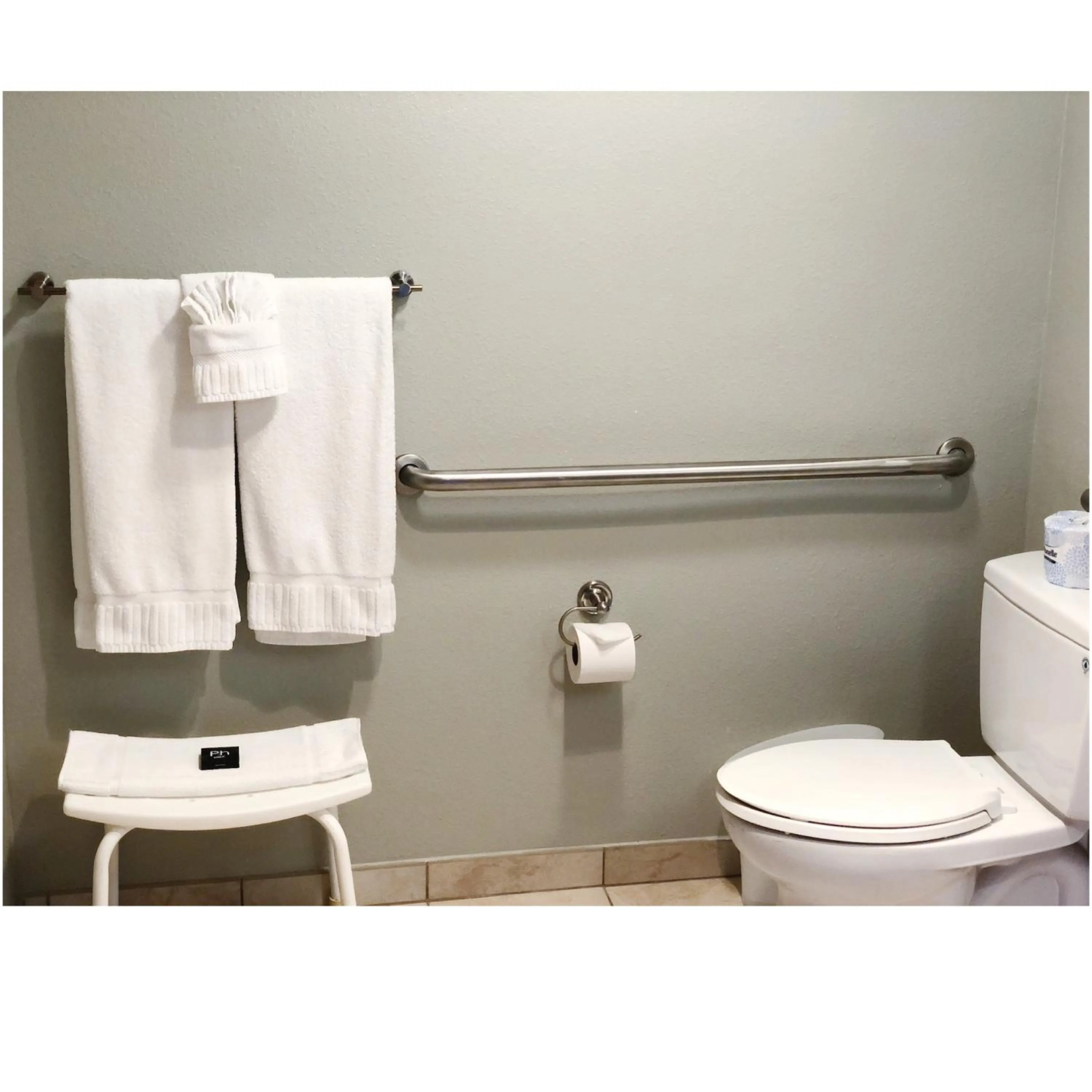 Bathroom in Mariposa Inn and Suites