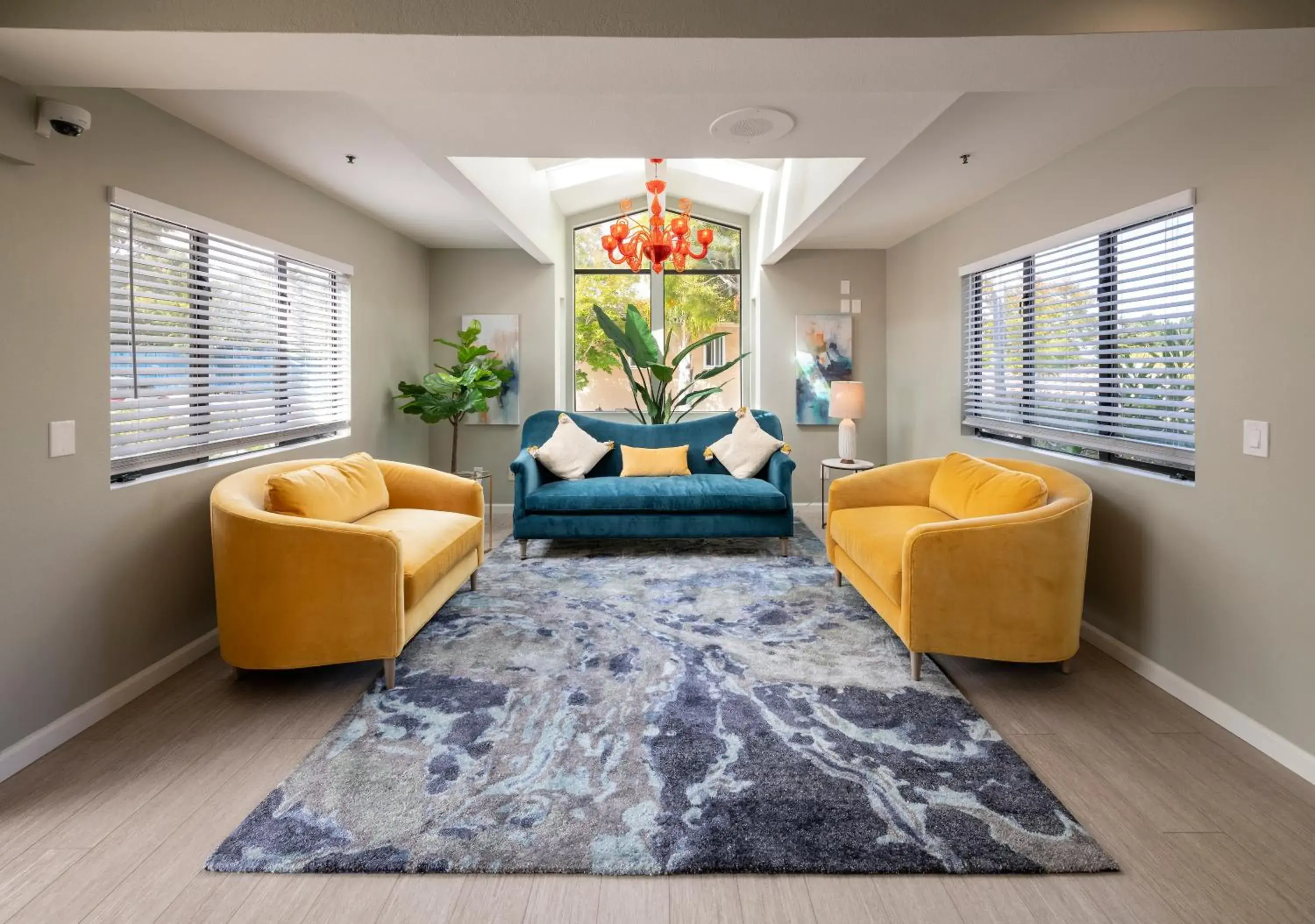 Property building in Mariposa Inn and Suites Property building in Mariposa Inn and Suites