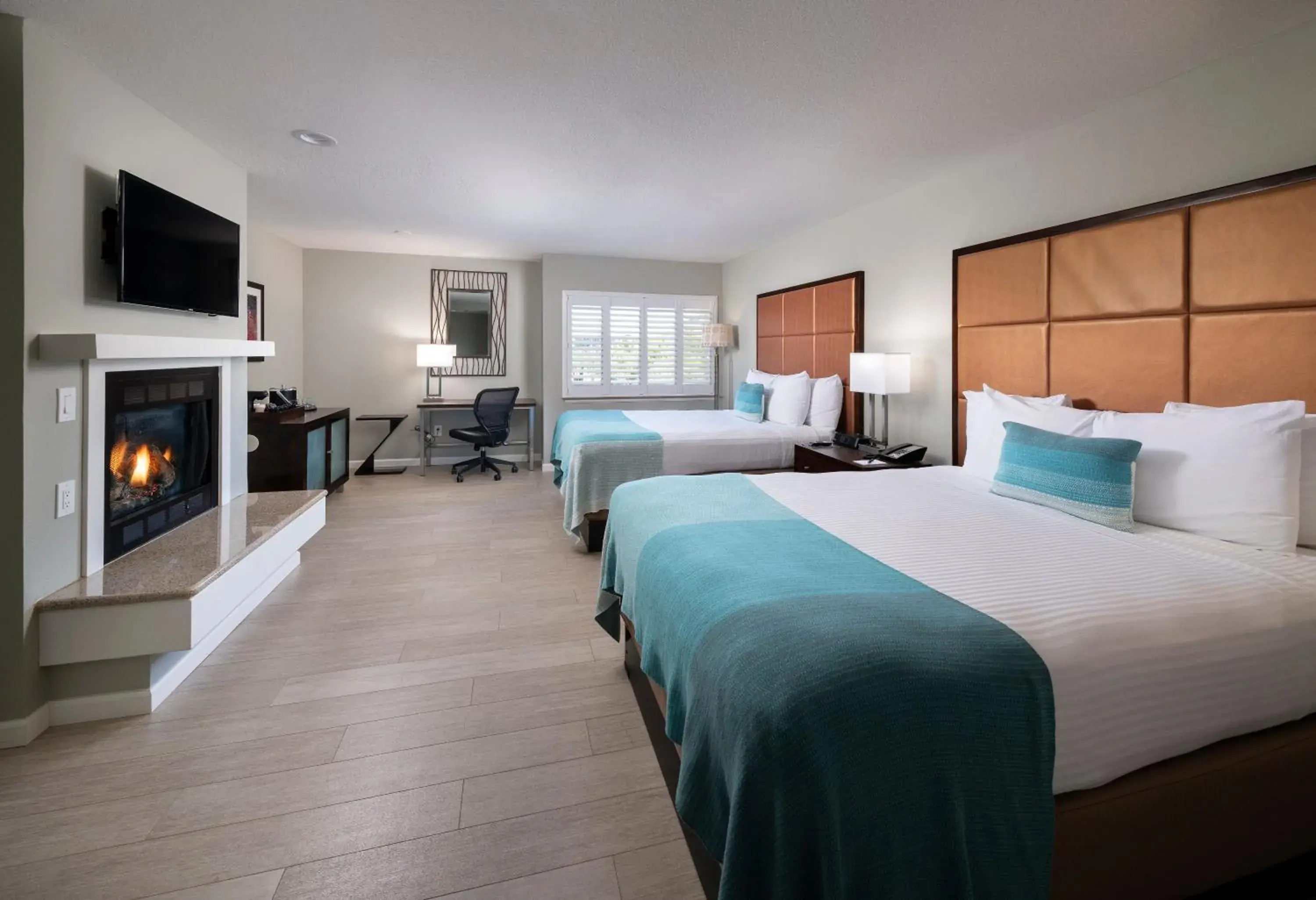 Queen Room with Two Queen Beds in Mariposa Inn and Suites Queen Room with Two Queen Beds in Mariposa Inn and Suites