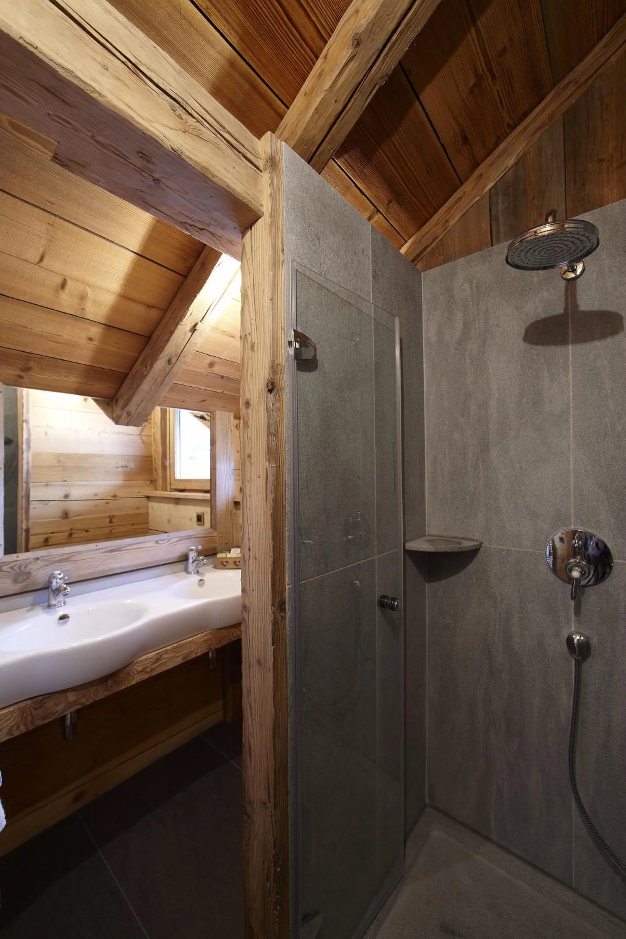 Bathroom in Les Cornettes