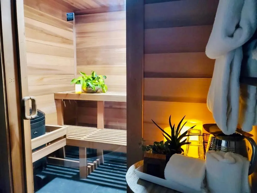 Sauna in Salt Hotel & Pub