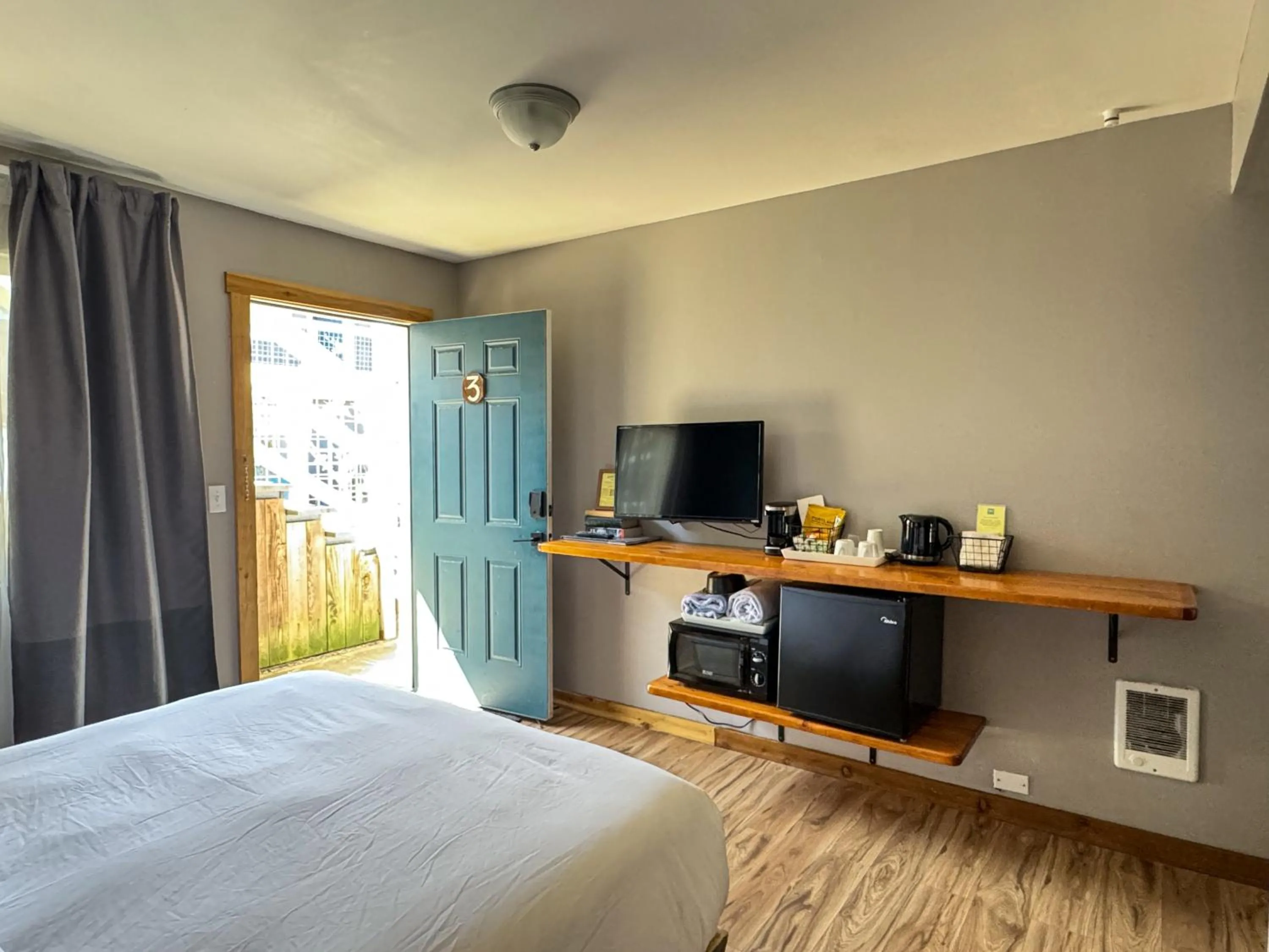 Bed in Salt Hotel & Pub