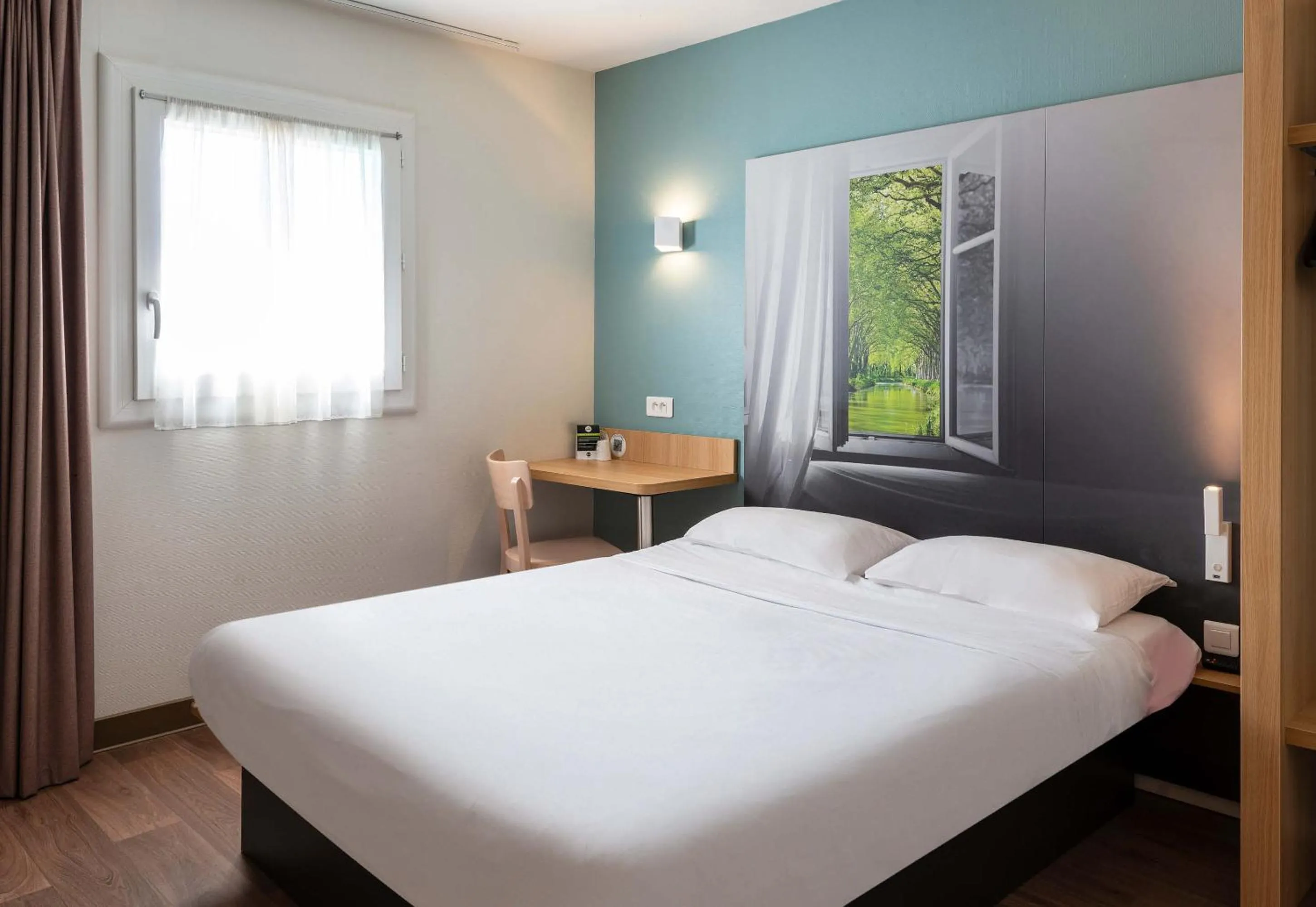 Bedroom, Bed in B&B HOTEL Montauban