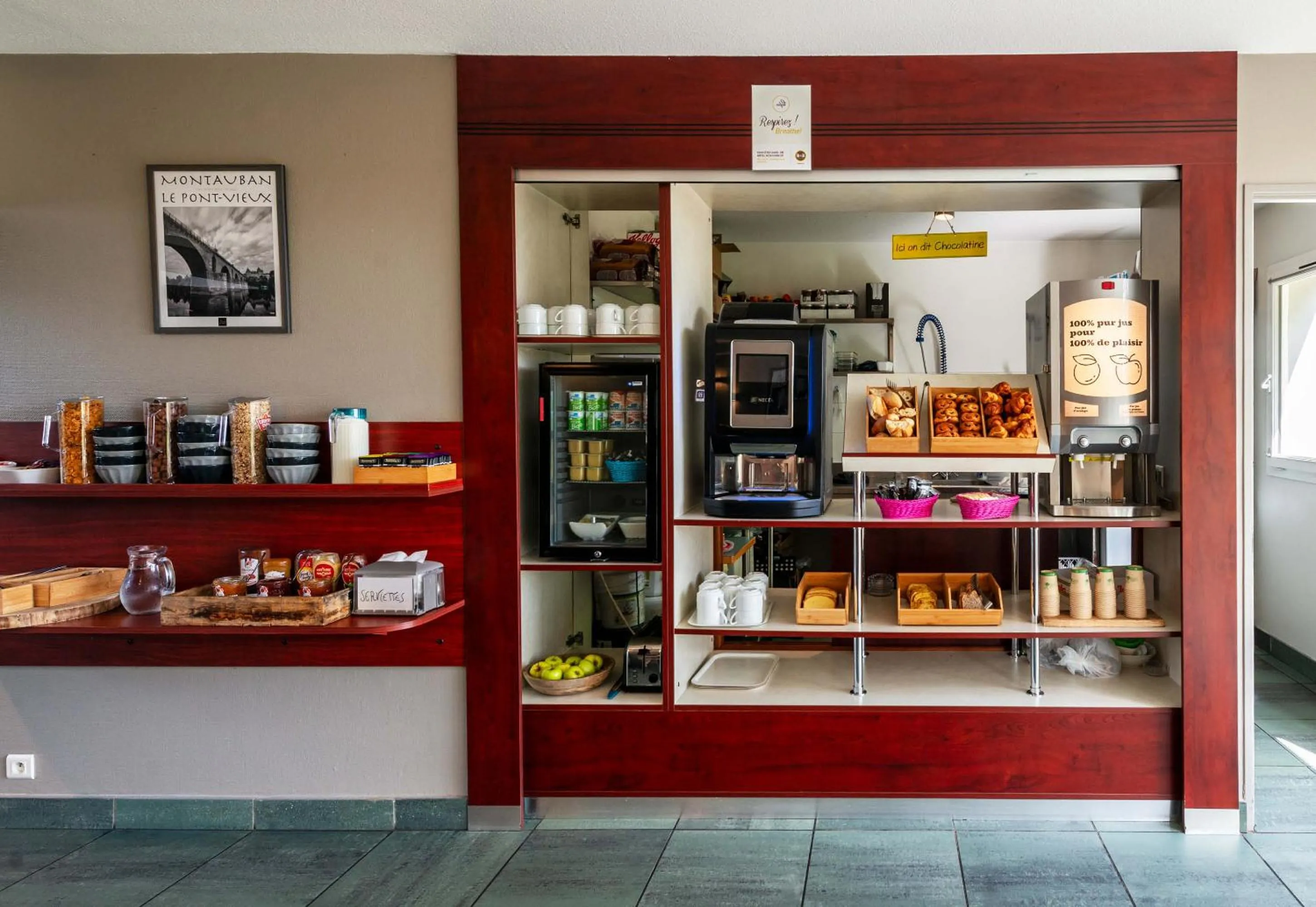 Breakfast in B&B HOTEL Montauban