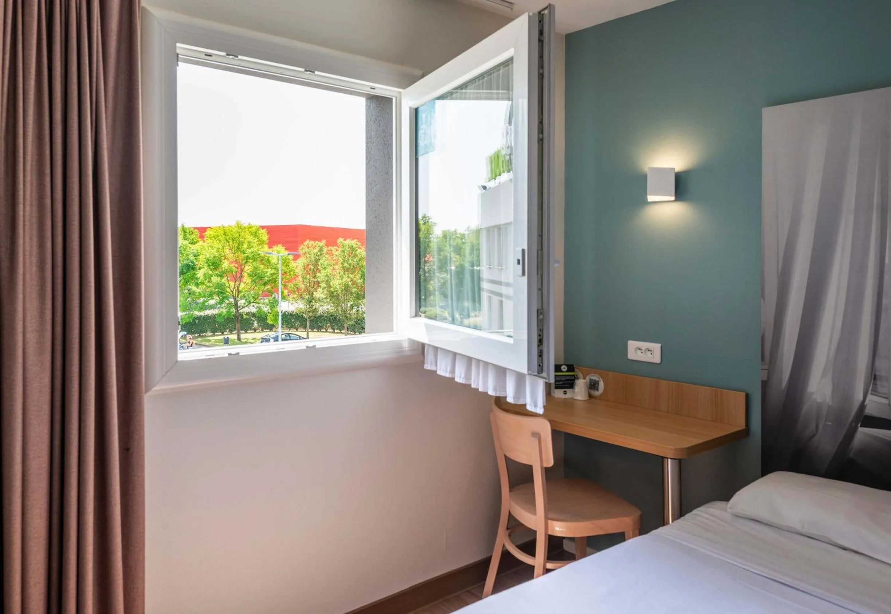 Bedroom, Bed in B&B HOTEL Montauban