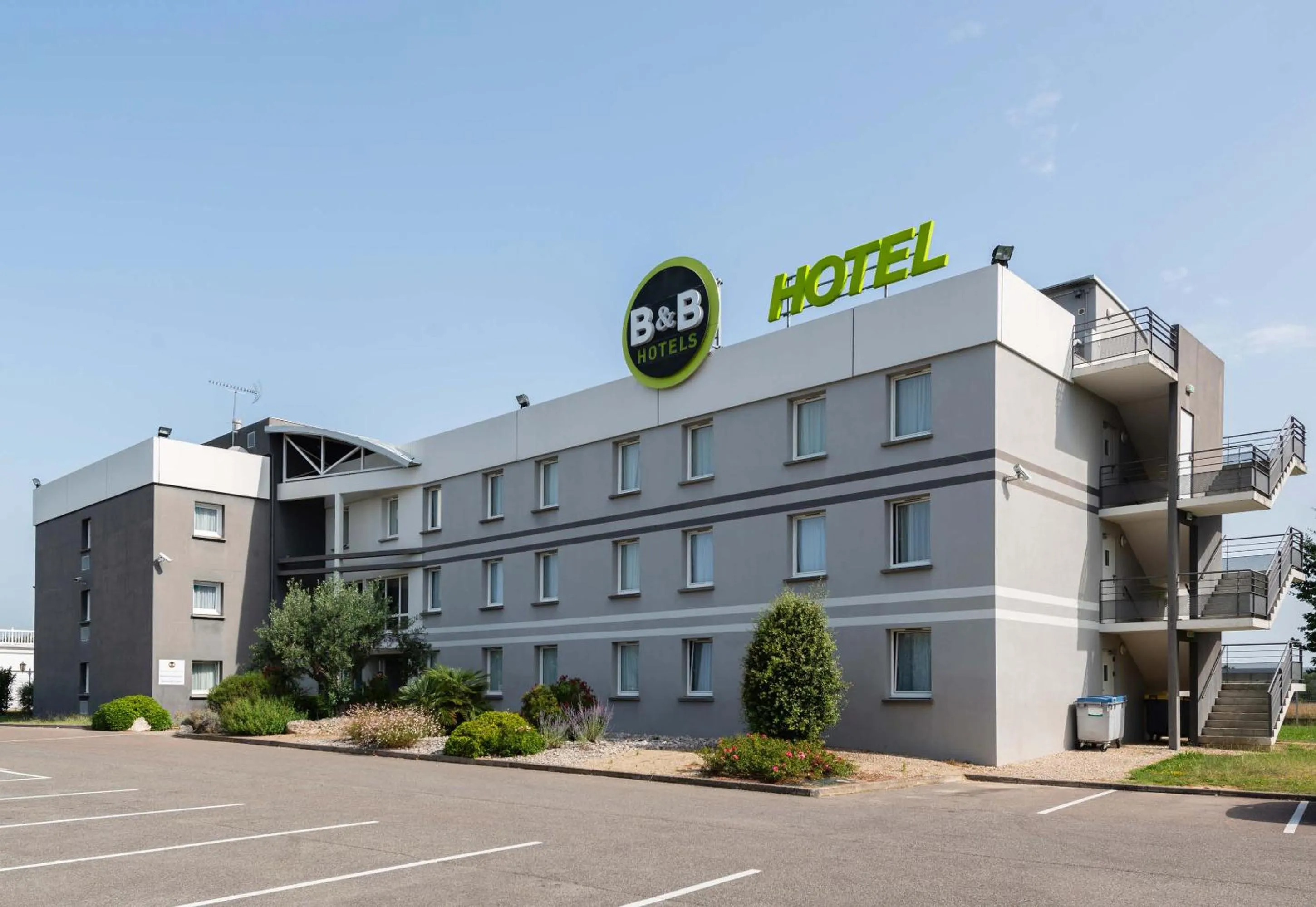 Property building in B&B HOTEL Montauban