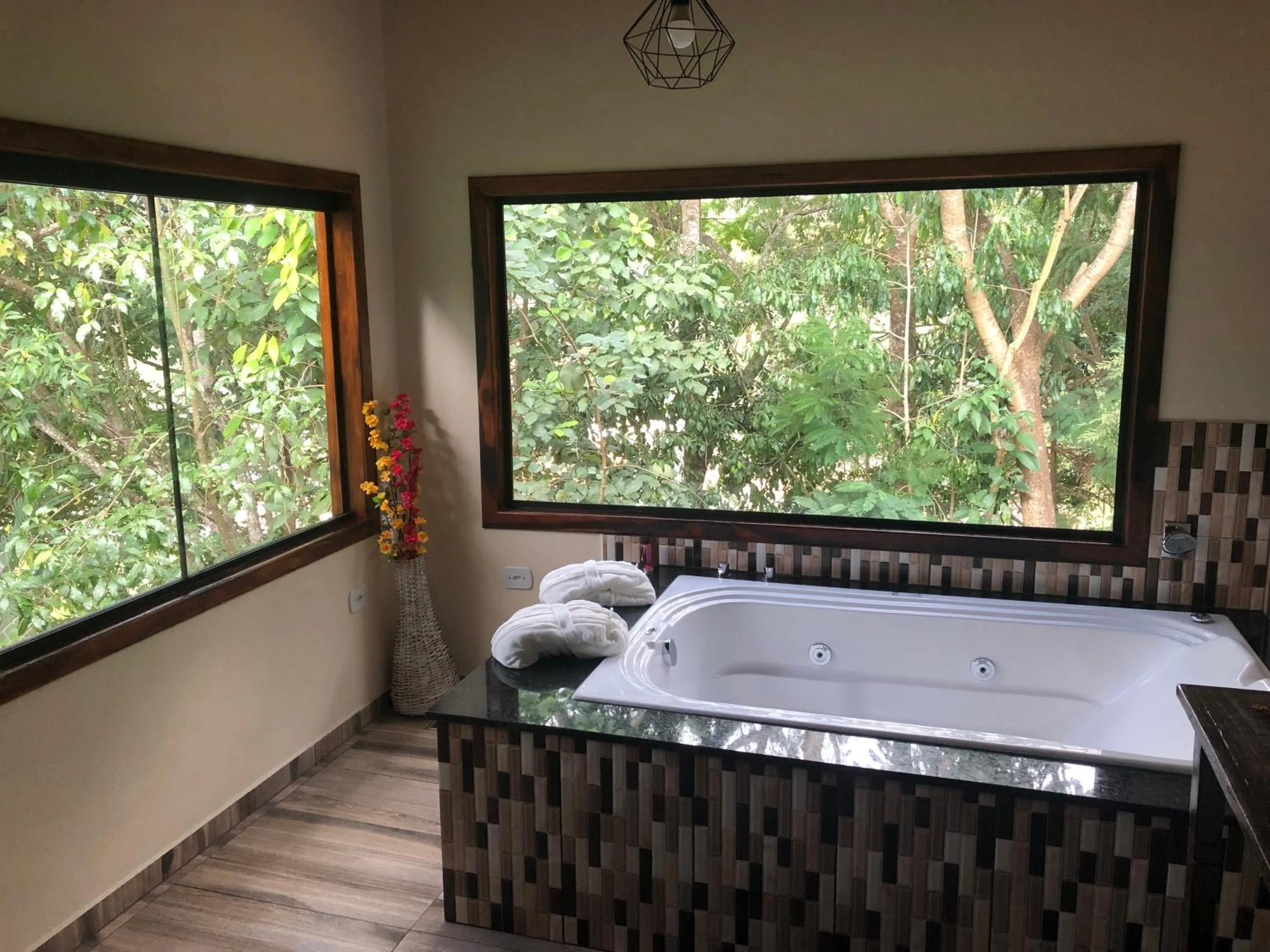 Hot Tub in Pousada Vale dos Sonhos