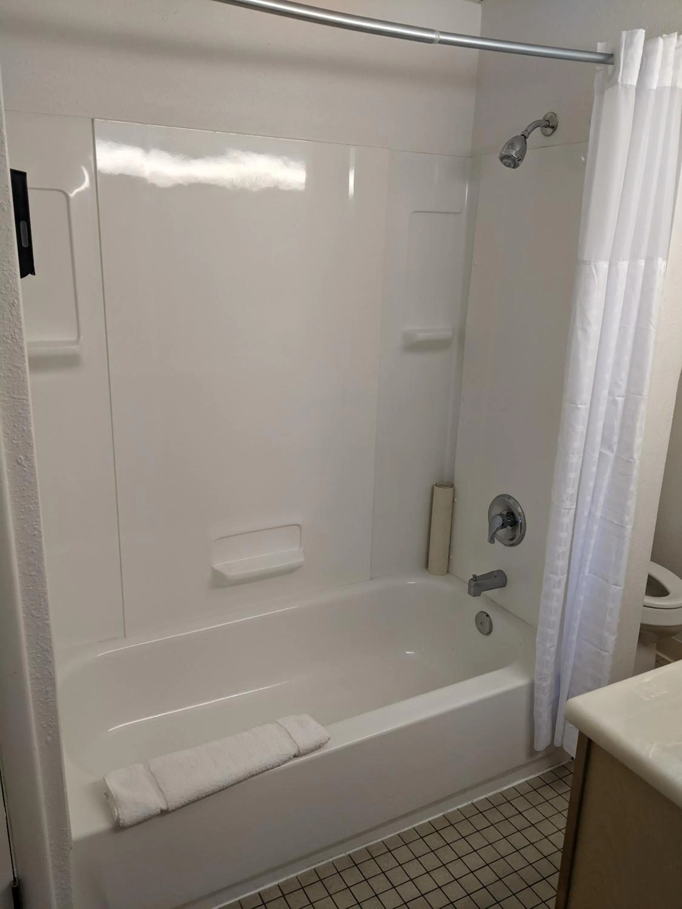 Bathroom in Golden North Inn