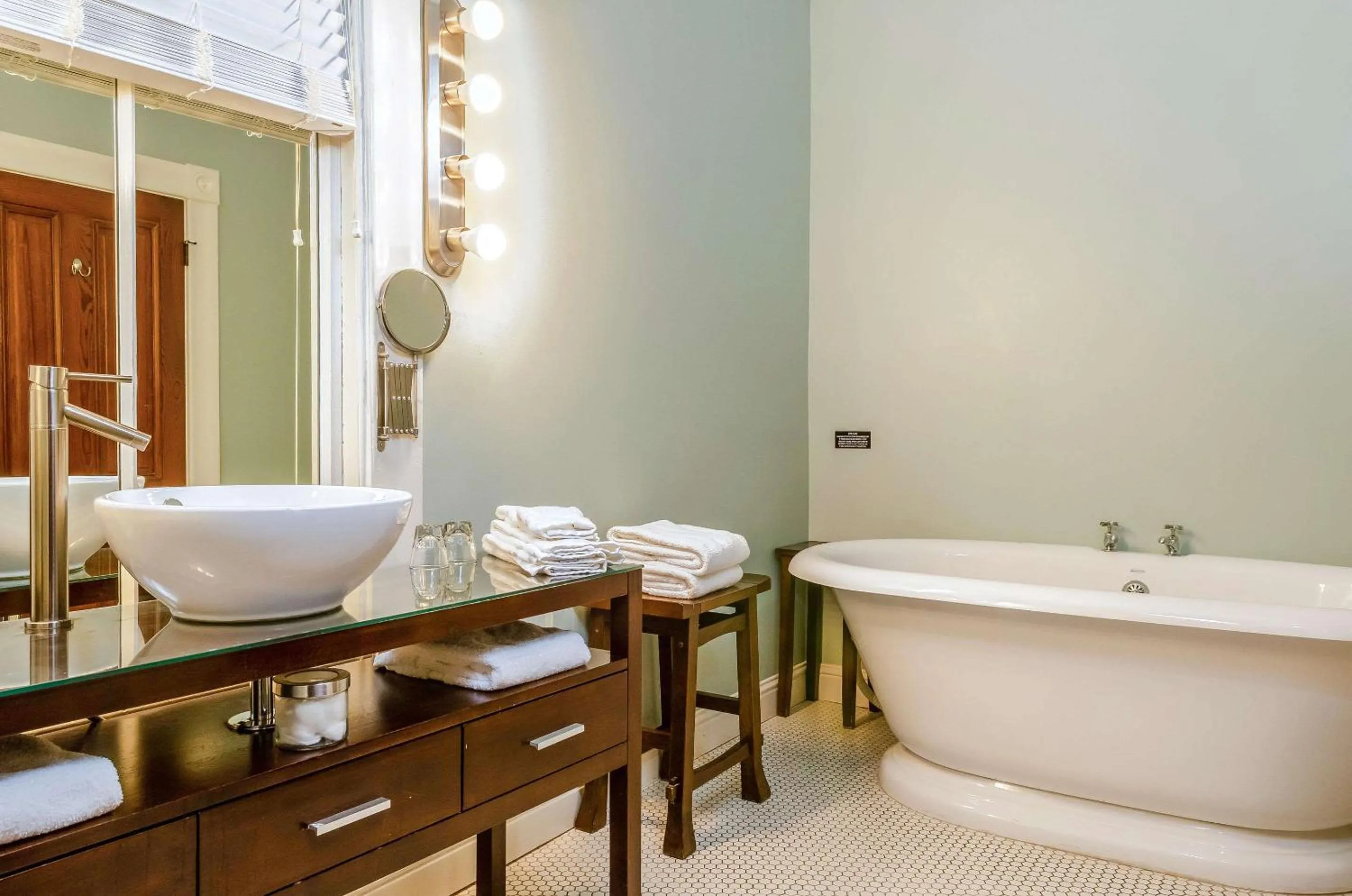 Bedroom in Hotel Napa Valley, an Ascend Collection Hotel