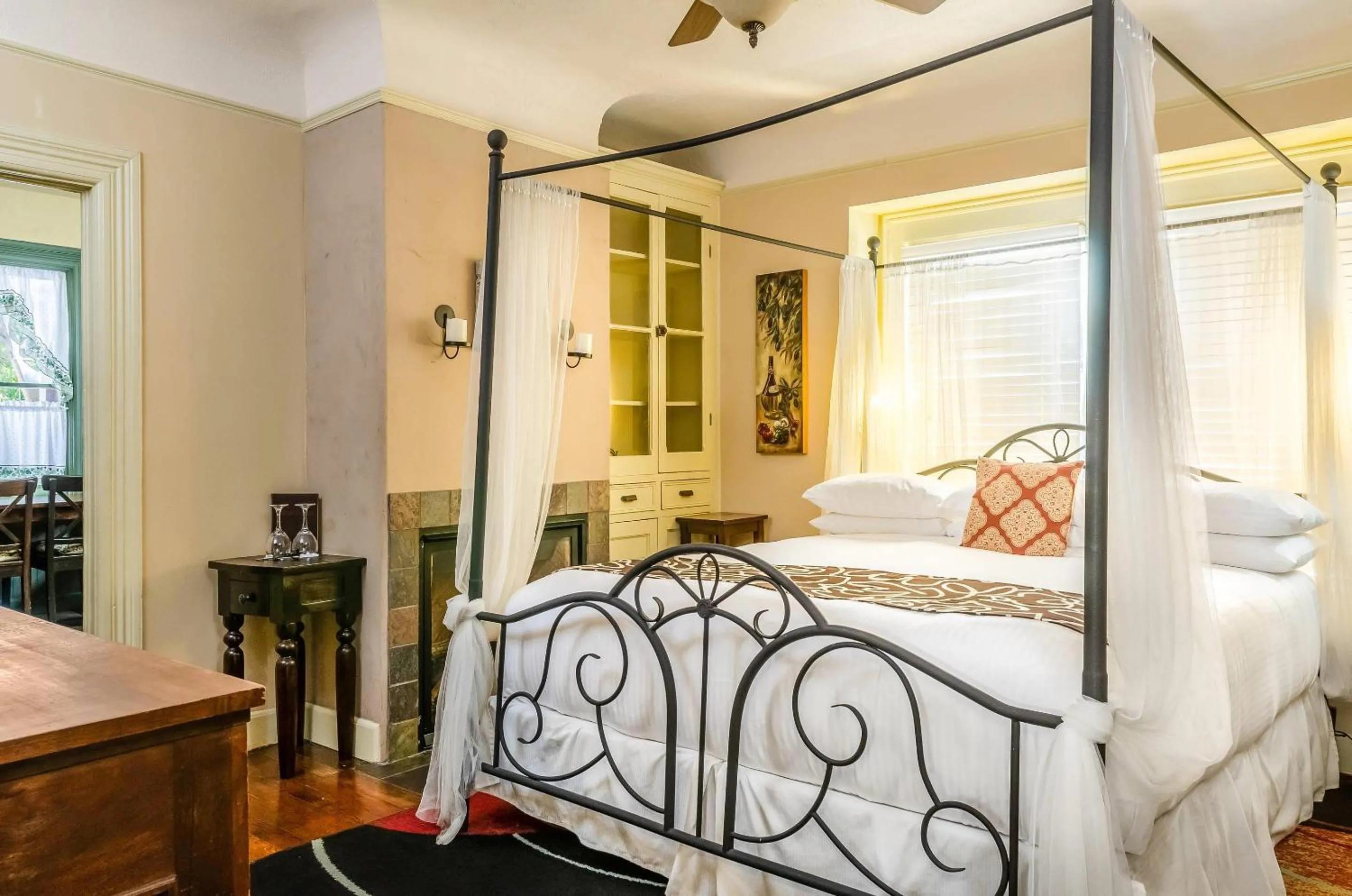 Bedroom, Bed in Hotel Napa Valley, an Ascend Collection Hotel