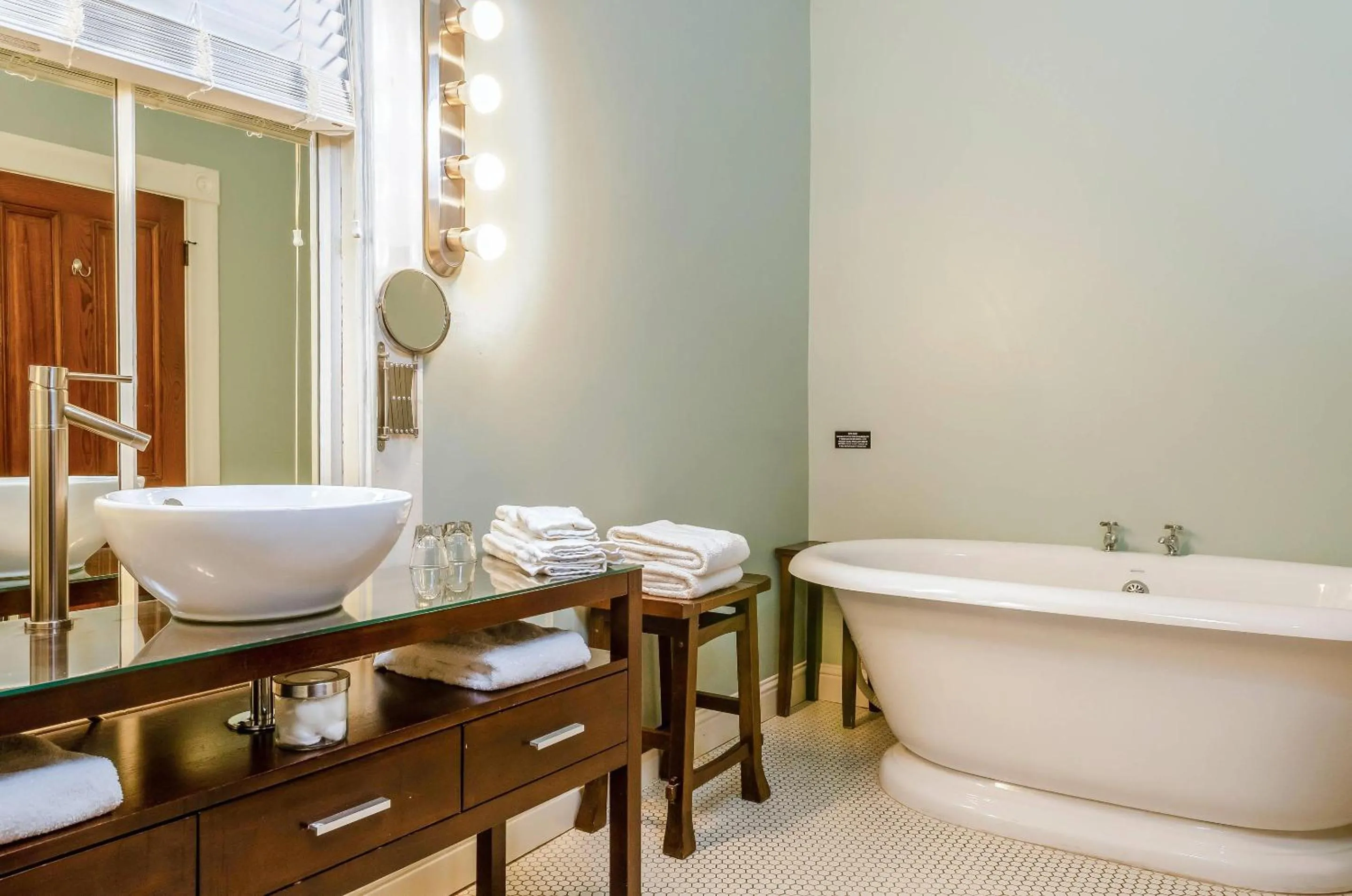 Bedroom in Hotel Napa Valley, an Ascend Collection Hotel