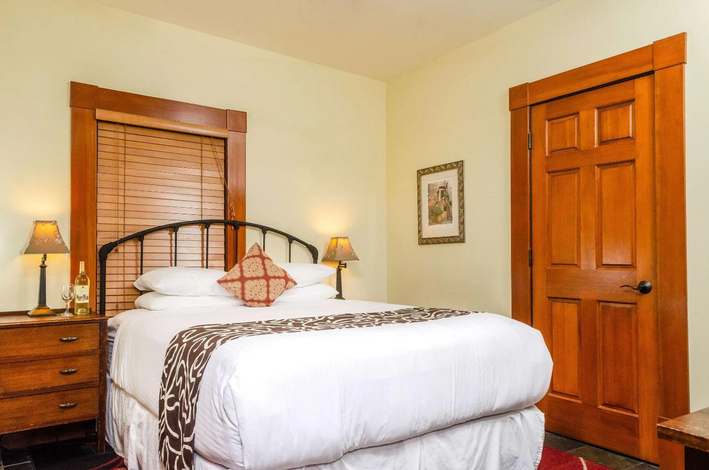 Bedroom, Bed in Hotel Napa Valley, an Ascend Collection Hotel