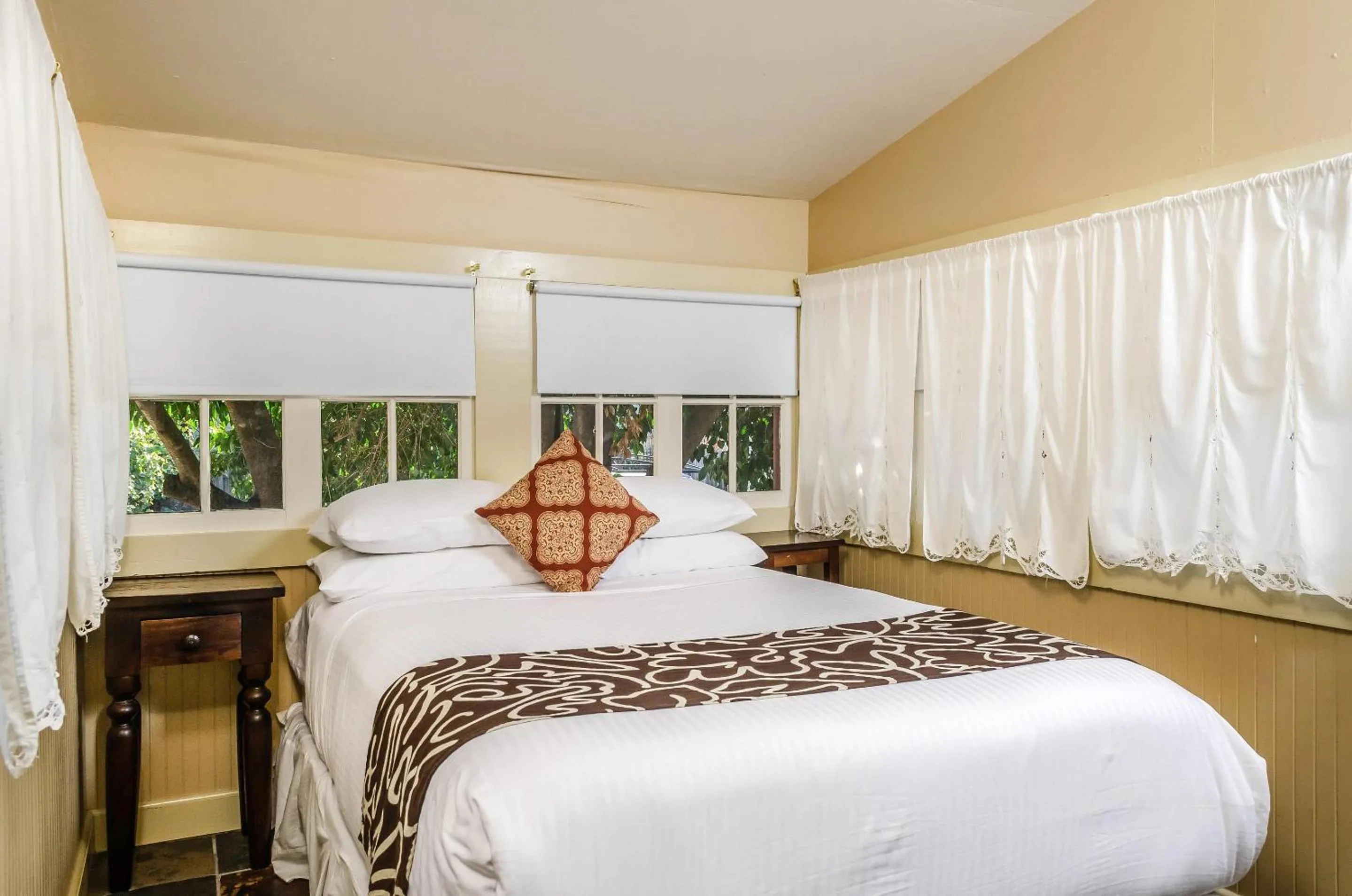 Bedroom, Bed in Hotel Napa Valley, an Ascend Collection Hotel