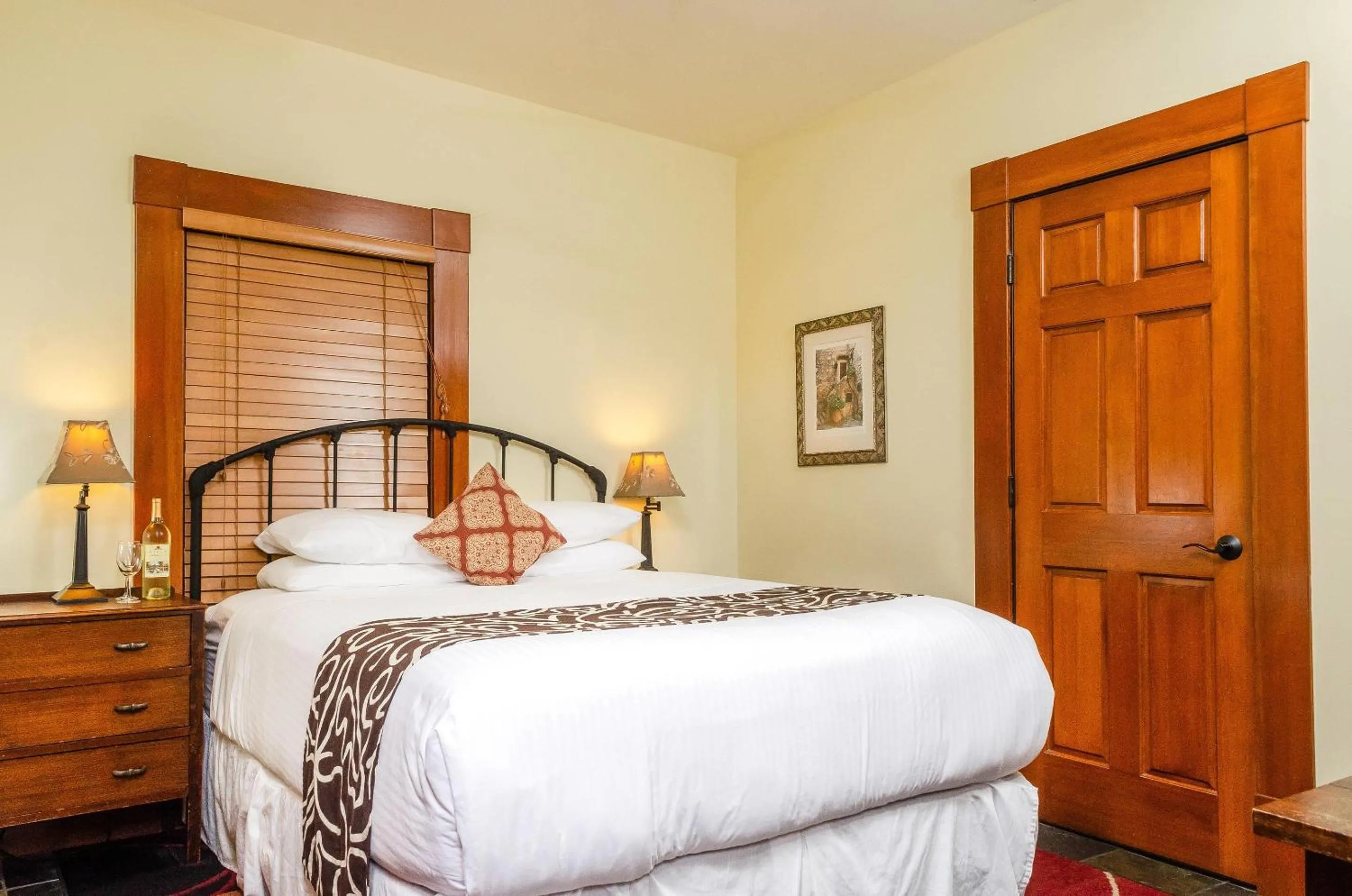 Bedroom, Bed in Hotel Napa Valley, an Ascend Collection Hotel