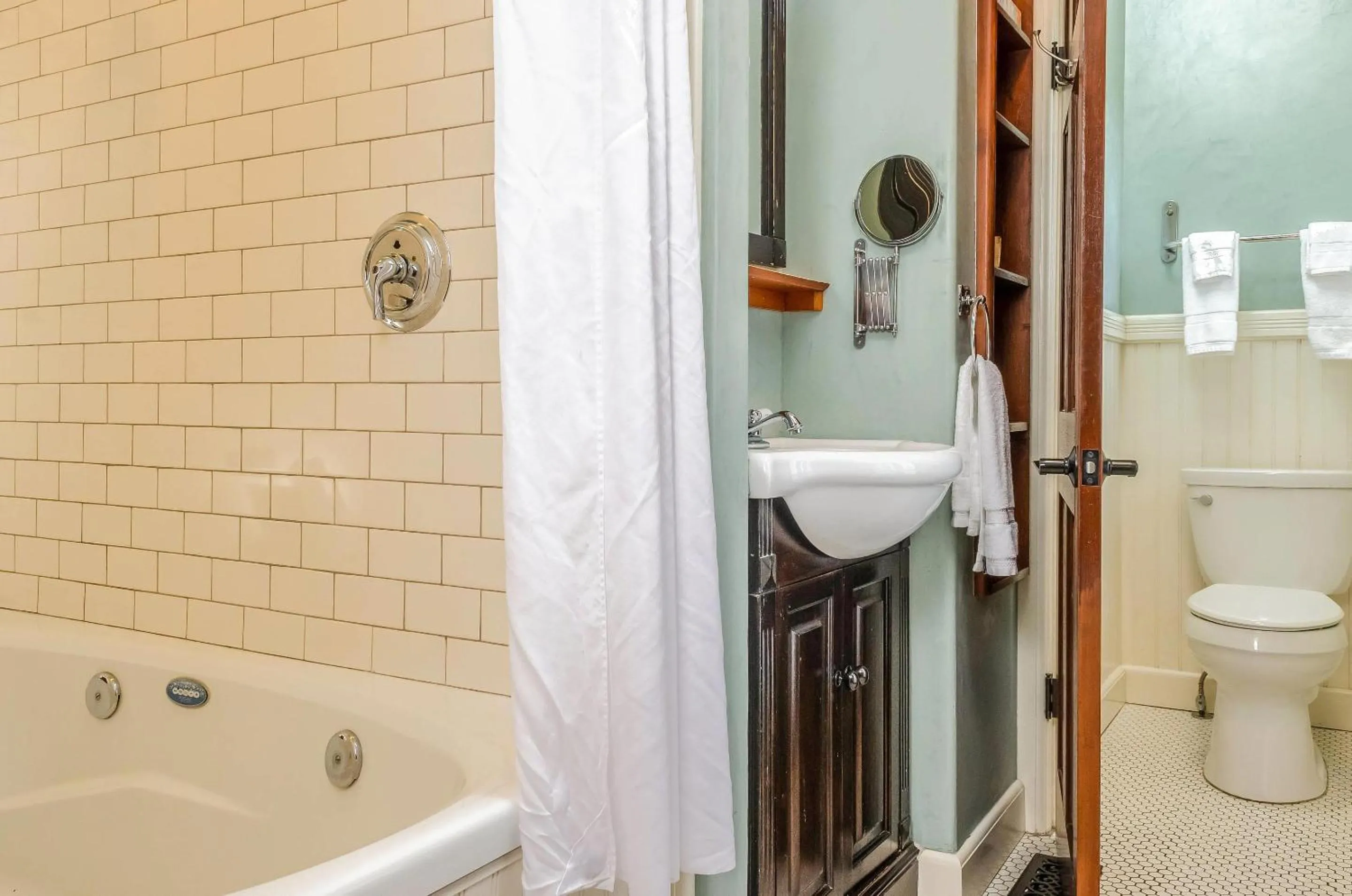 Bedroom in Hotel Napa Valley, an Ascend Collection Hotel