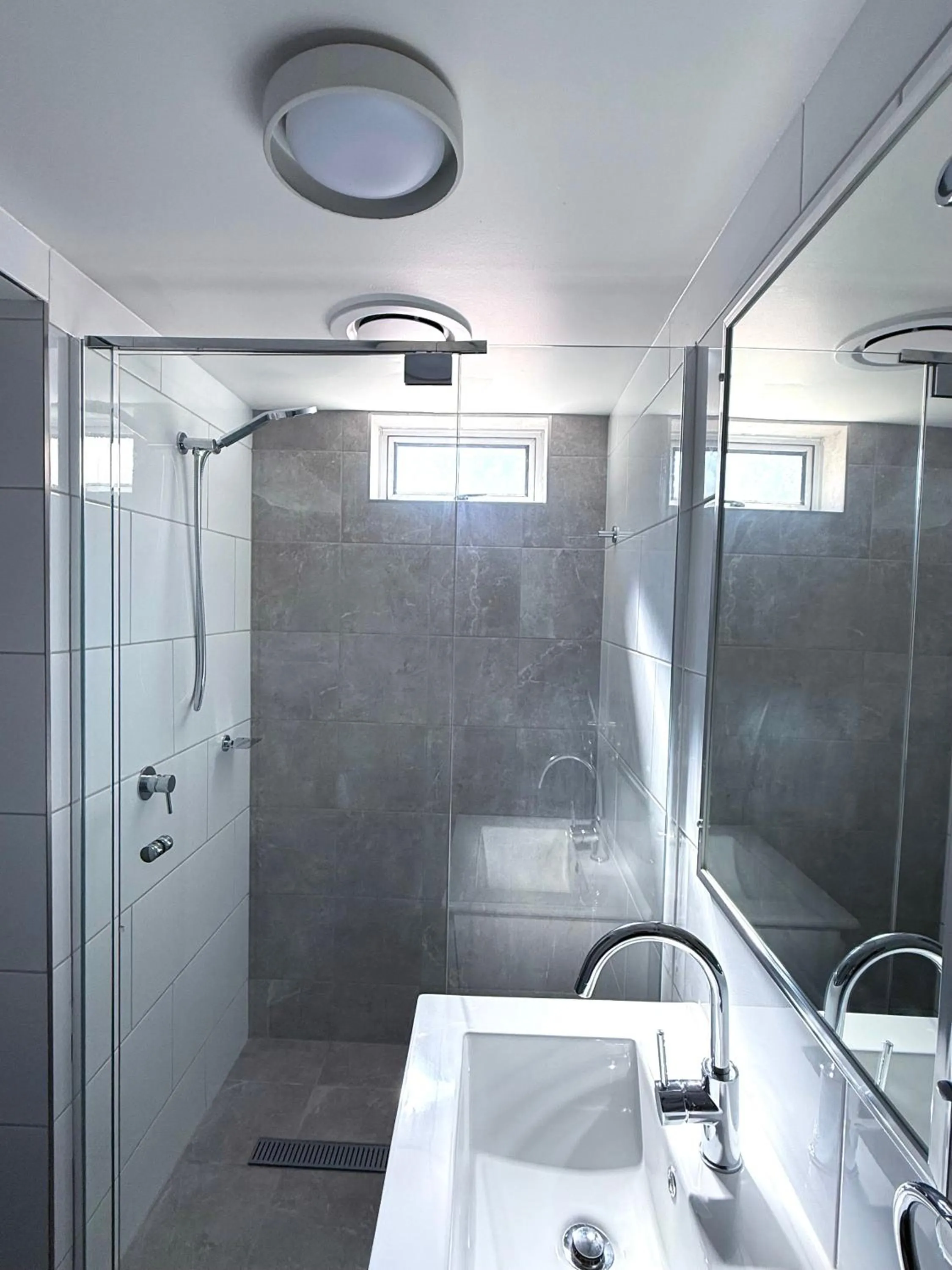 Shower in Childers Oasis Motel