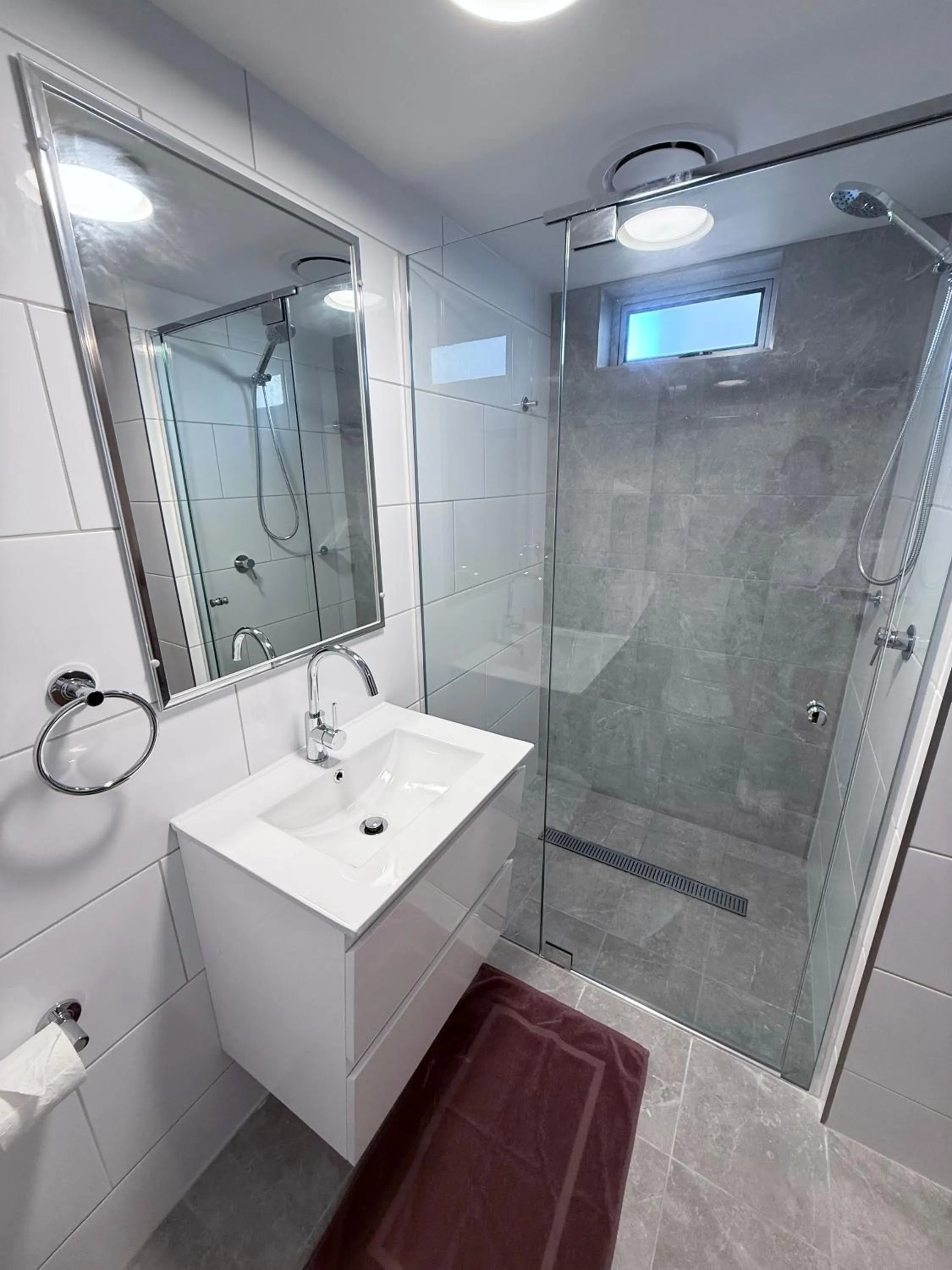 Bathroom in Childers Oasis Motel