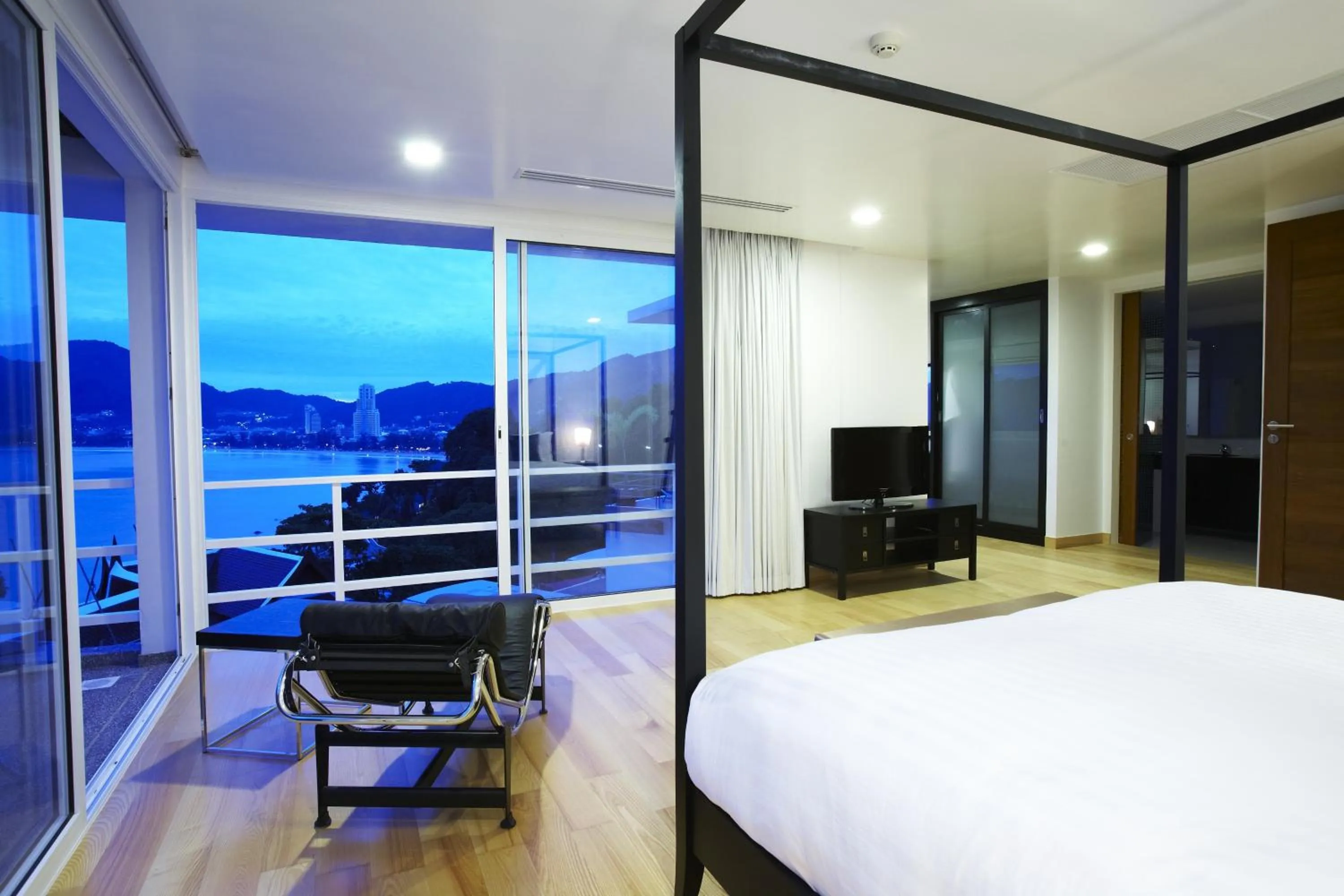 Bedroom, Bed in Jirana Patong