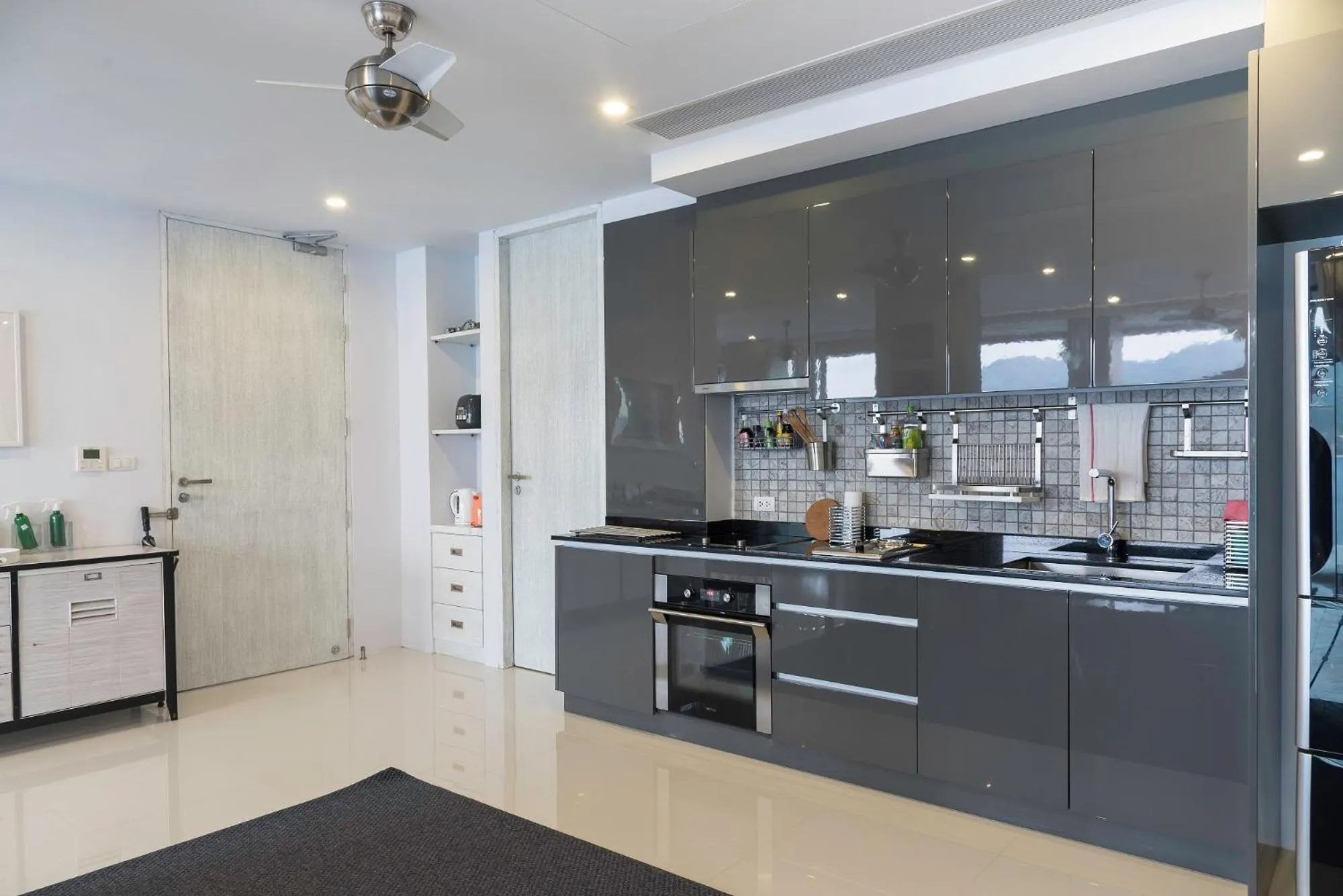 Kitchen or kitchenette in Jirana Patong