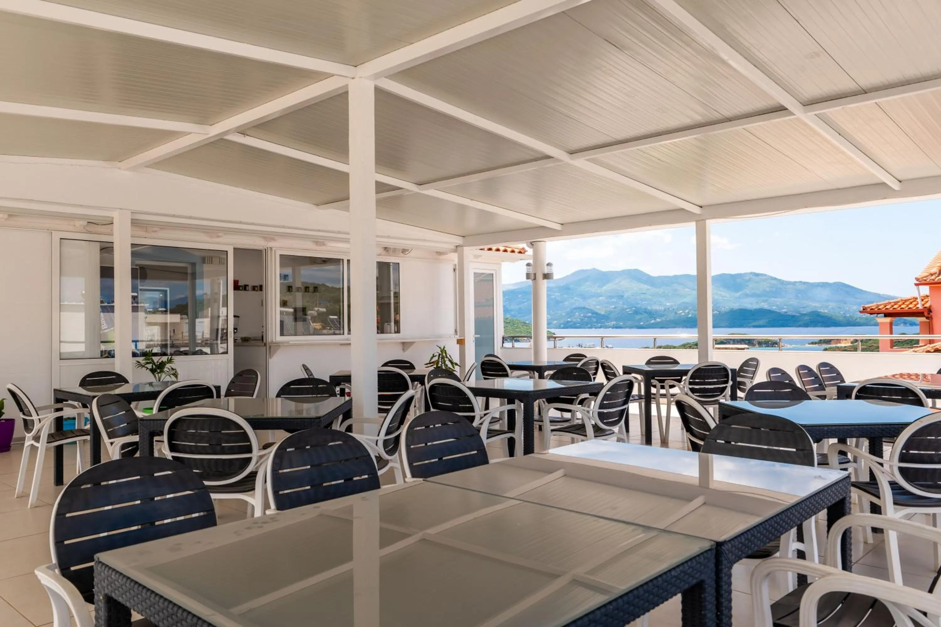 Restaurant/places to eat in Hotel Artur2
