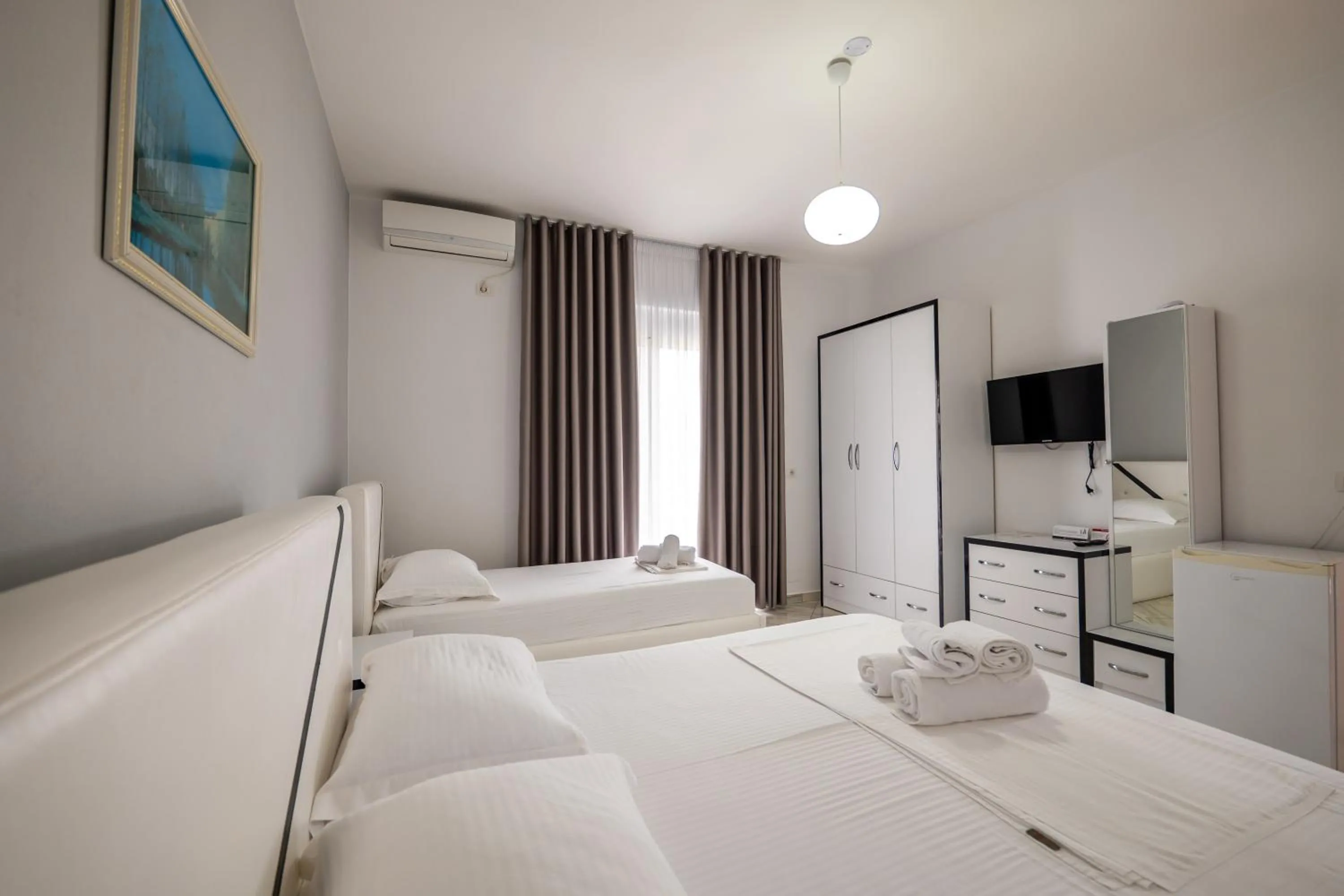 TV and multimedia, Bed in Hotel Artur2
