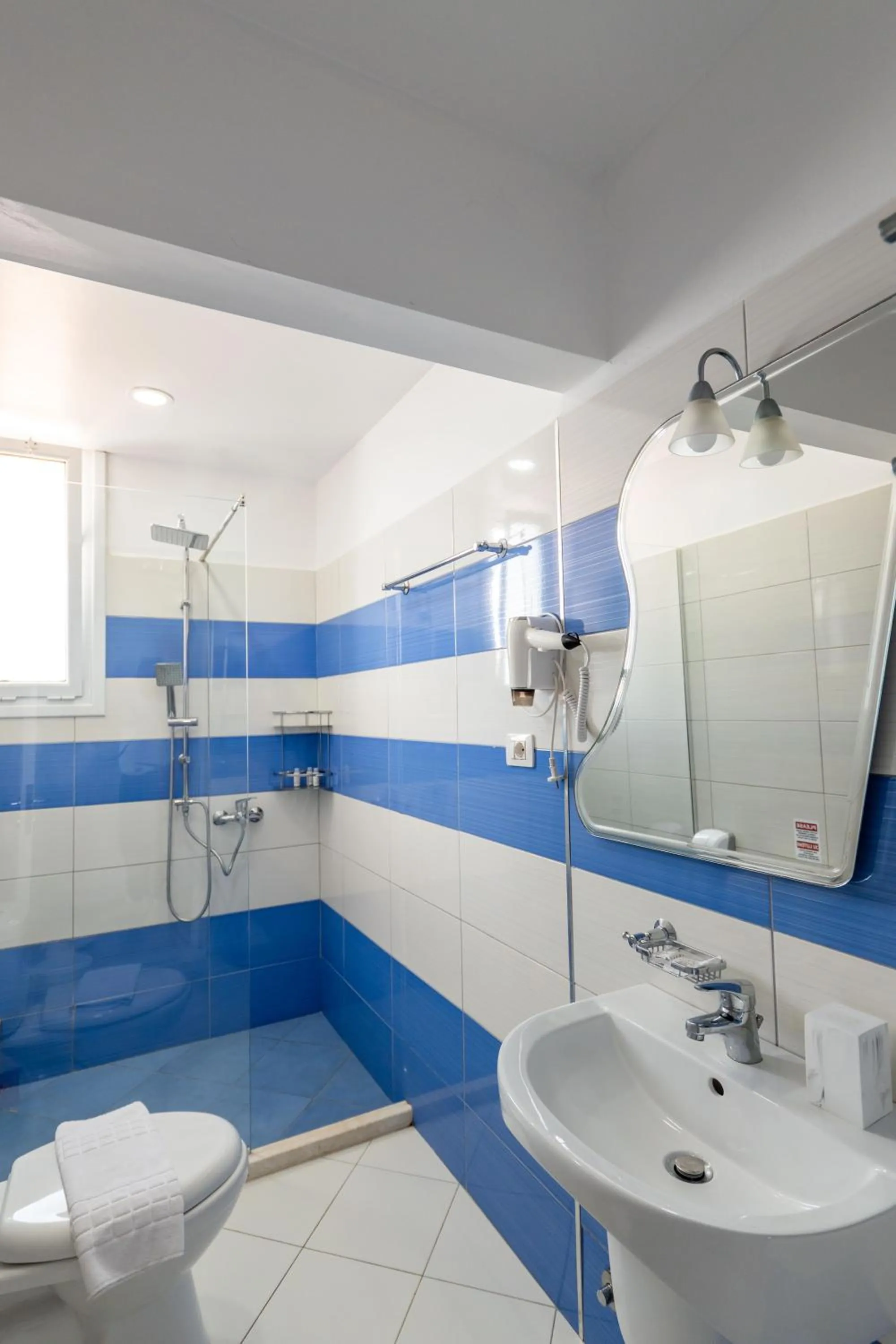 Shower in Hotel Artur2