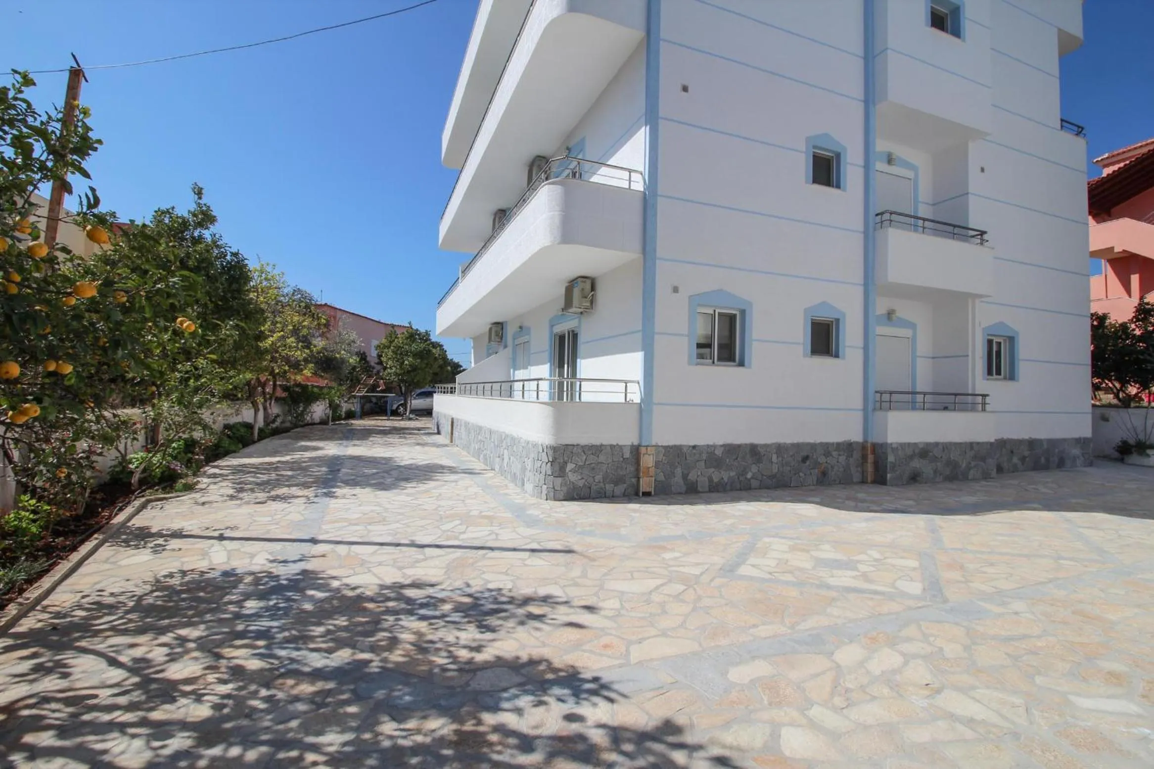 Property building in Hotel Artur2