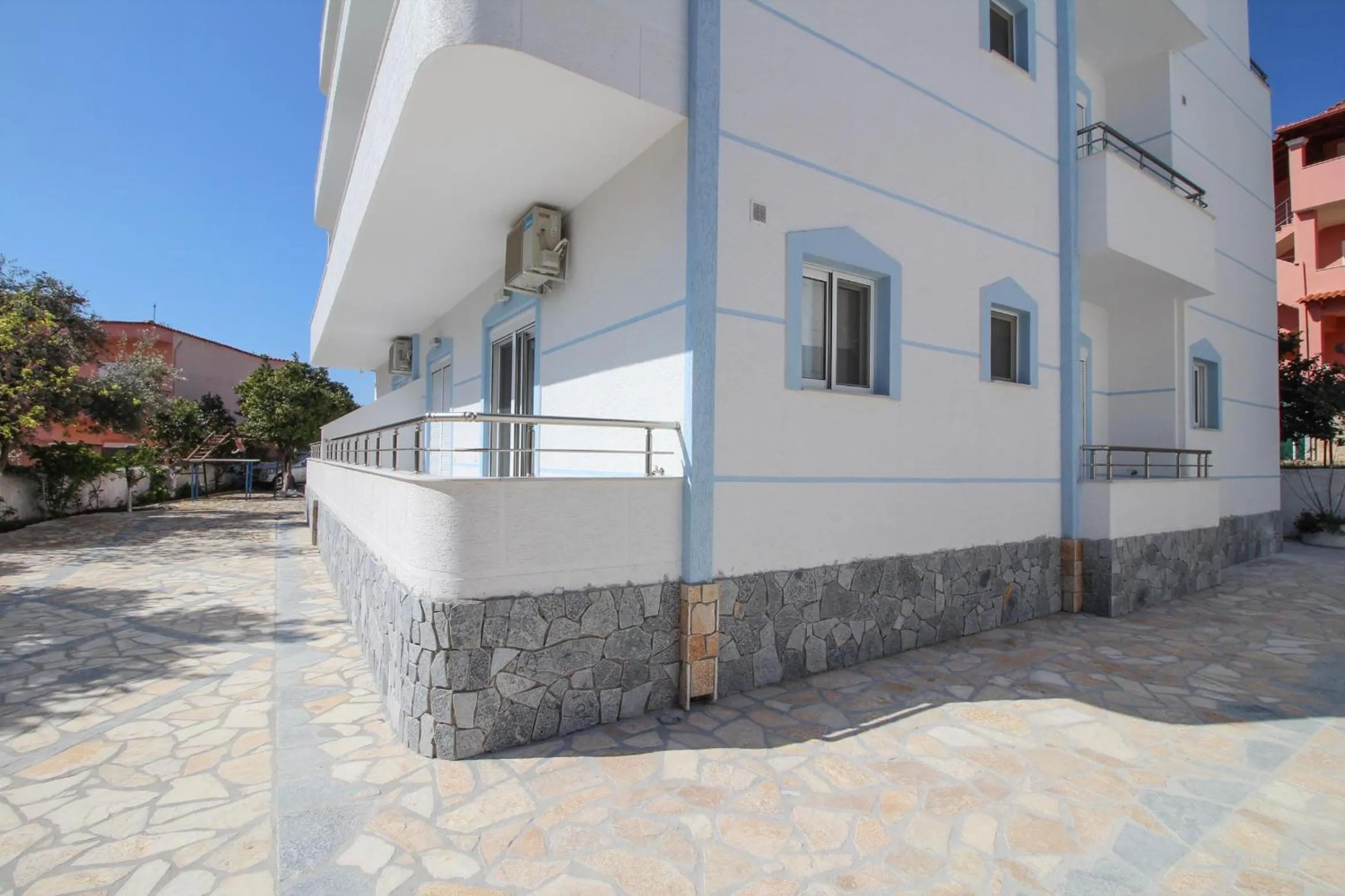 Property building in Hotel Artur2