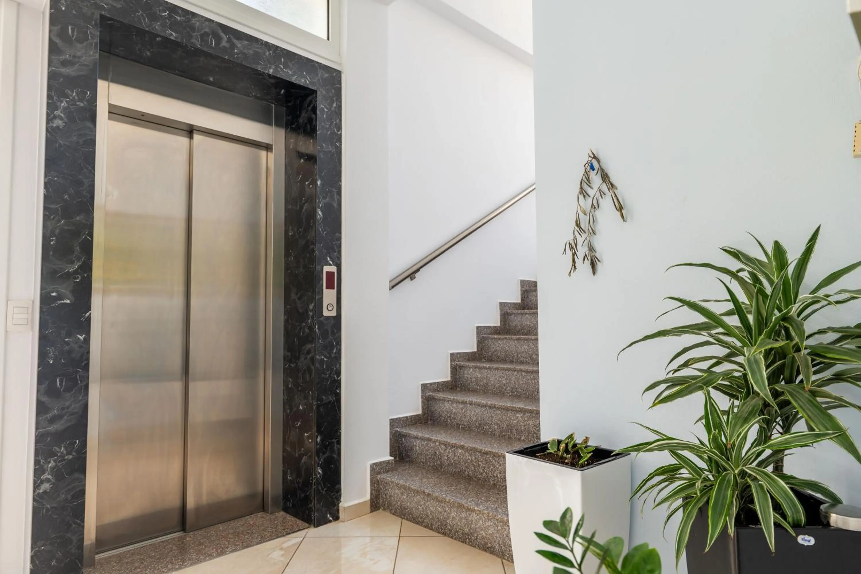 elevator in Hotel Artur2