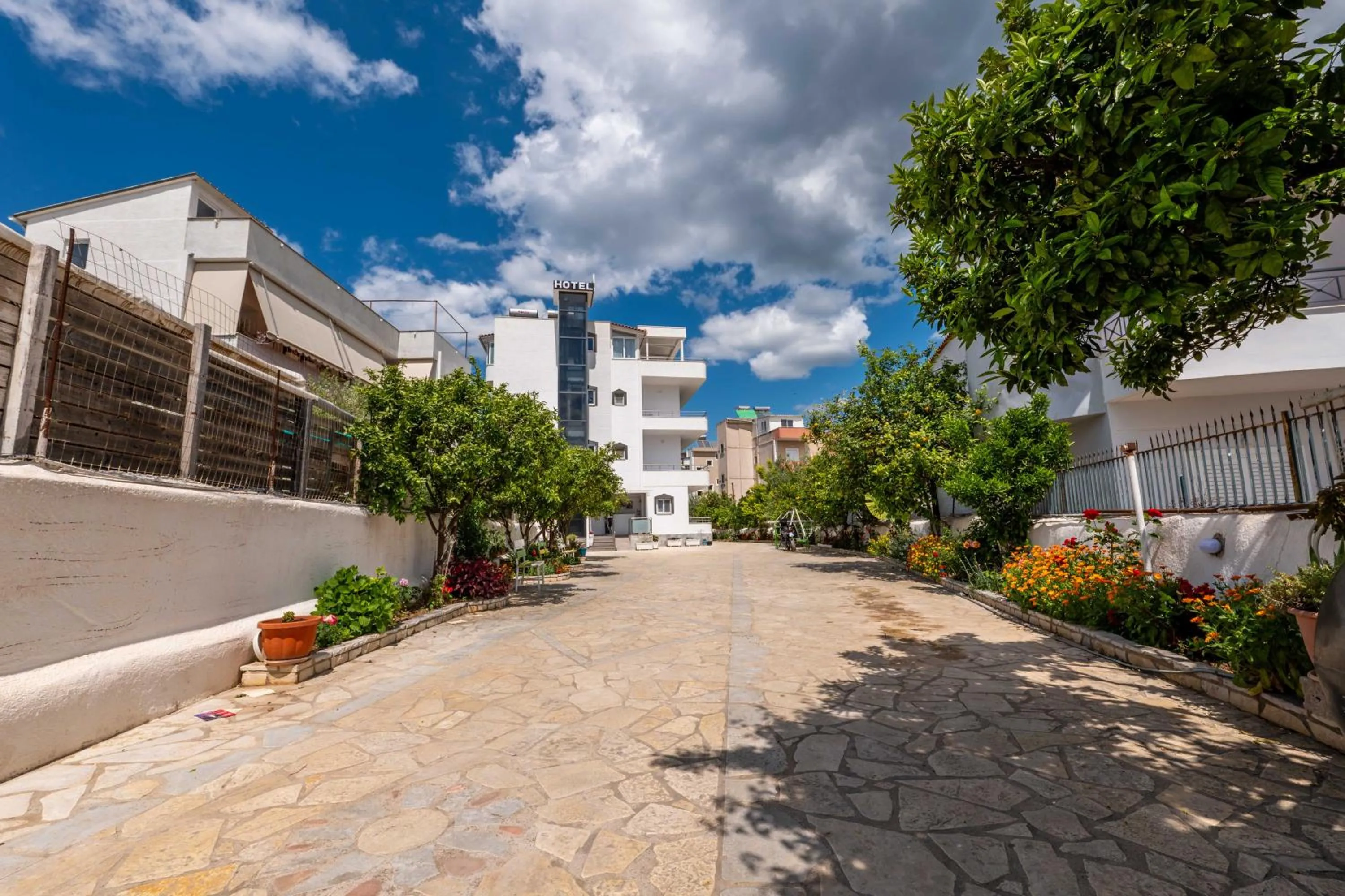 Parking in Hotel Artur2