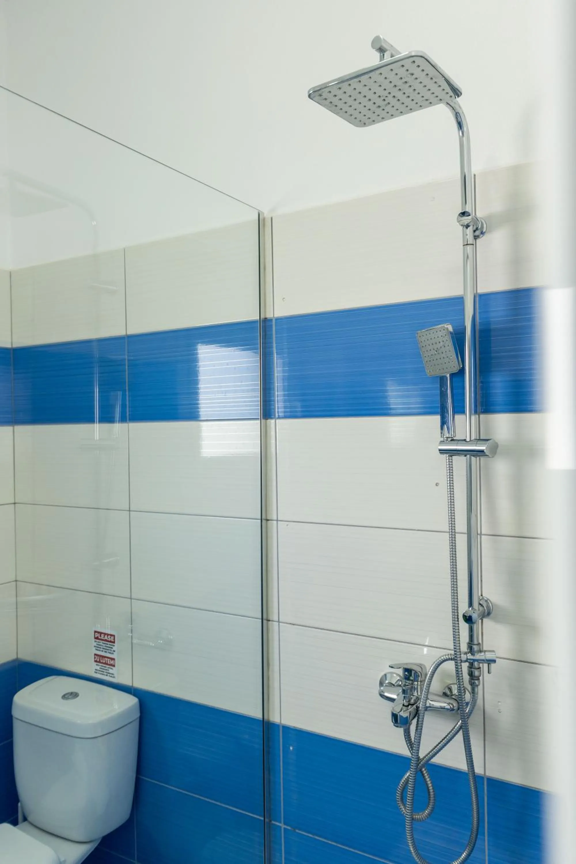 Shower in Hotel Artur2