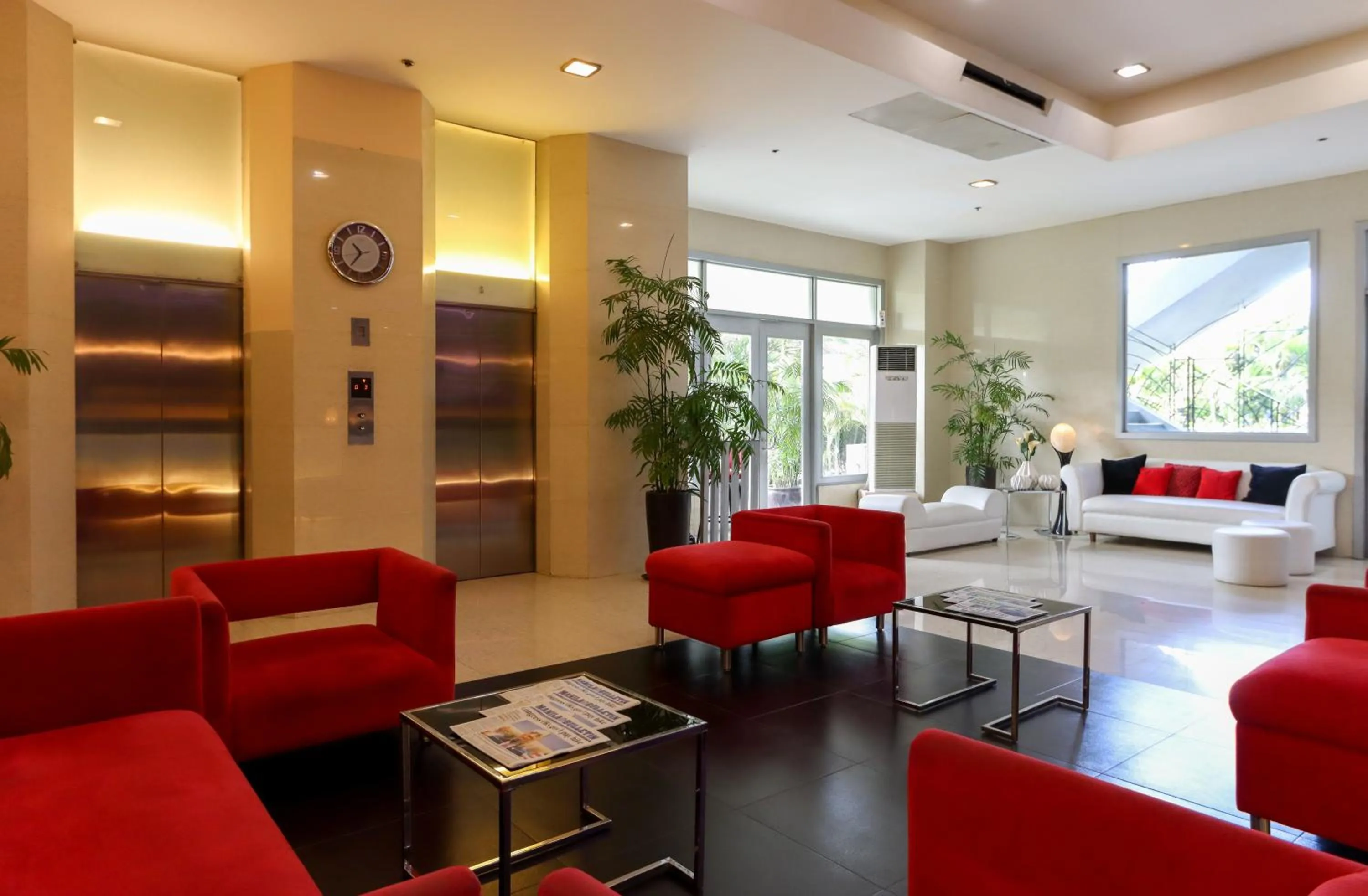 Lobby or reception in Paseo Premiere Hotel