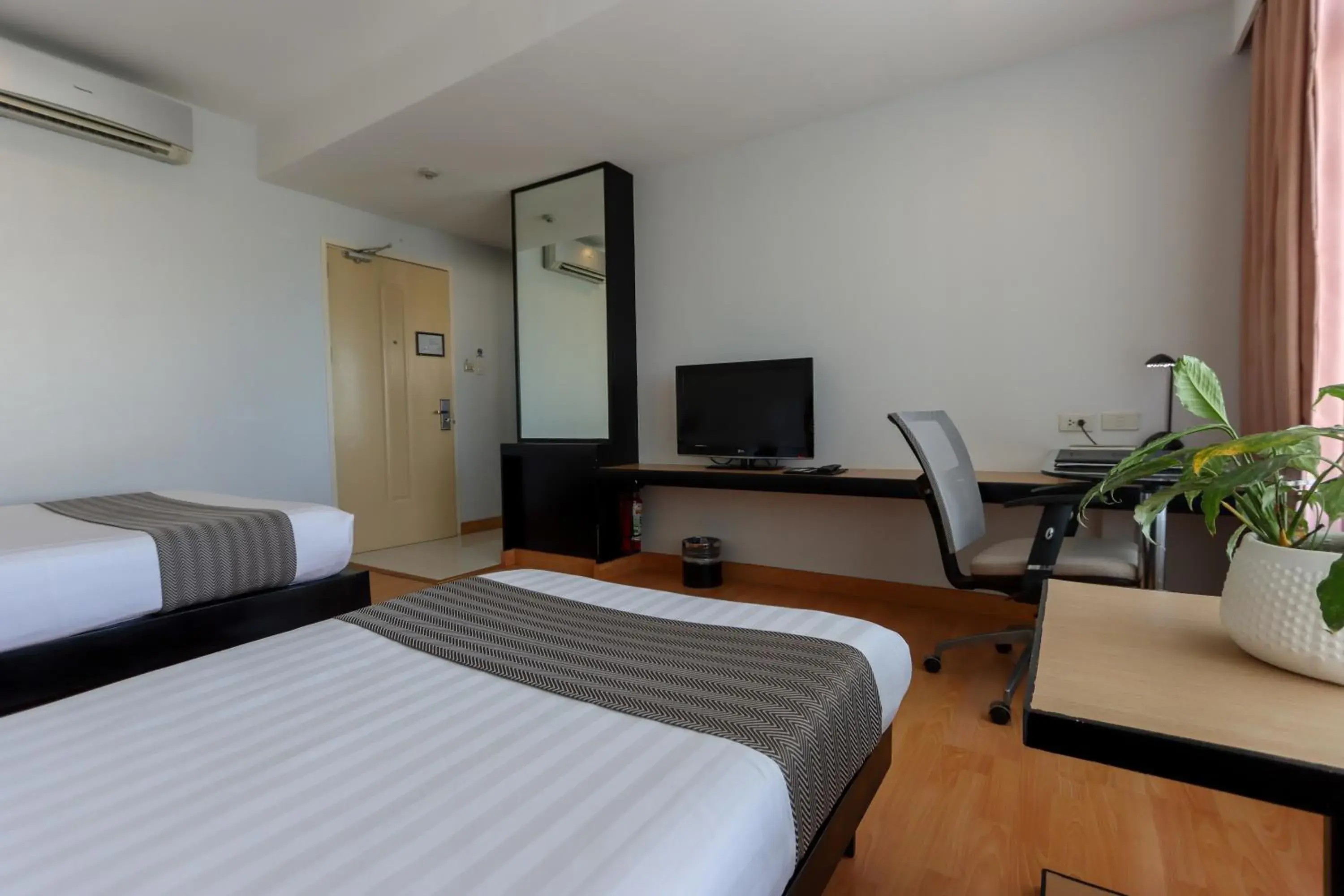 Bed in Paseo Premiere Hotel Bed in Paseo Premiere Hotel