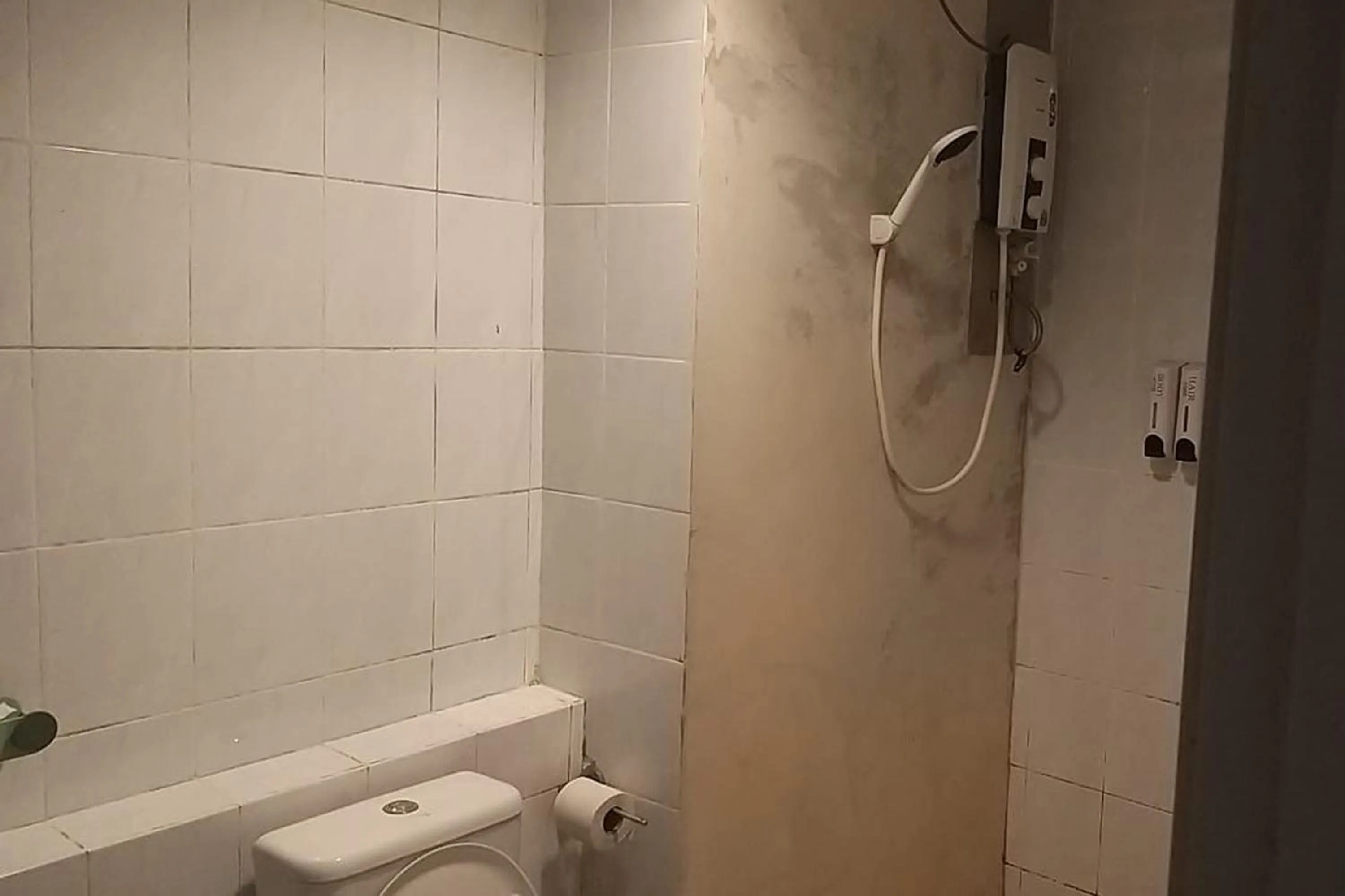 Shower in BR Parklands Hotel