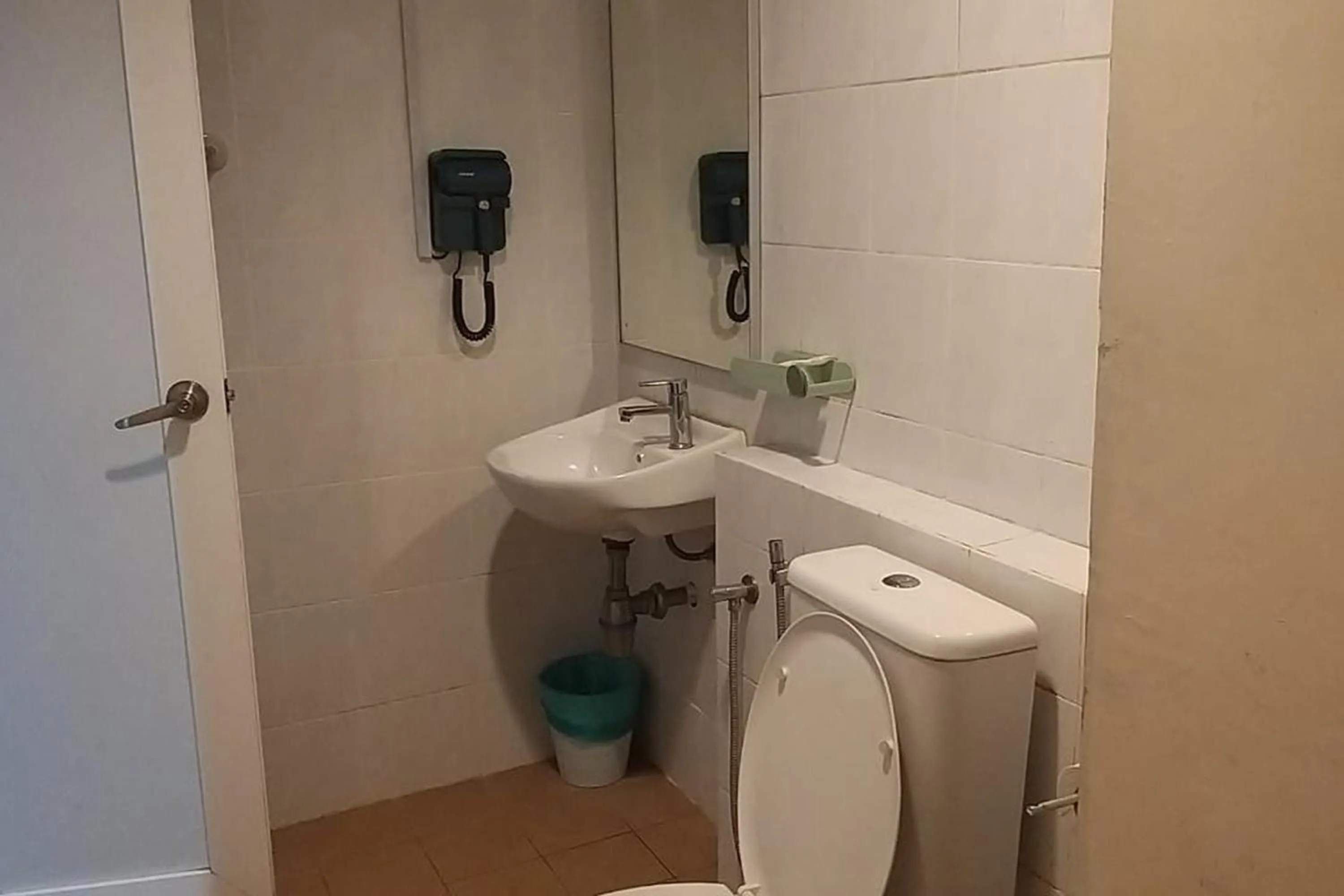Toilet in BR Parklands Hotel