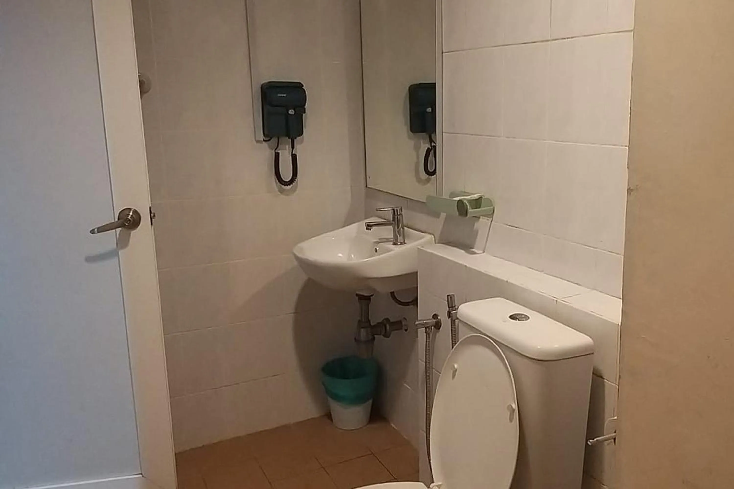 Toilet in BR Parklands Hotel