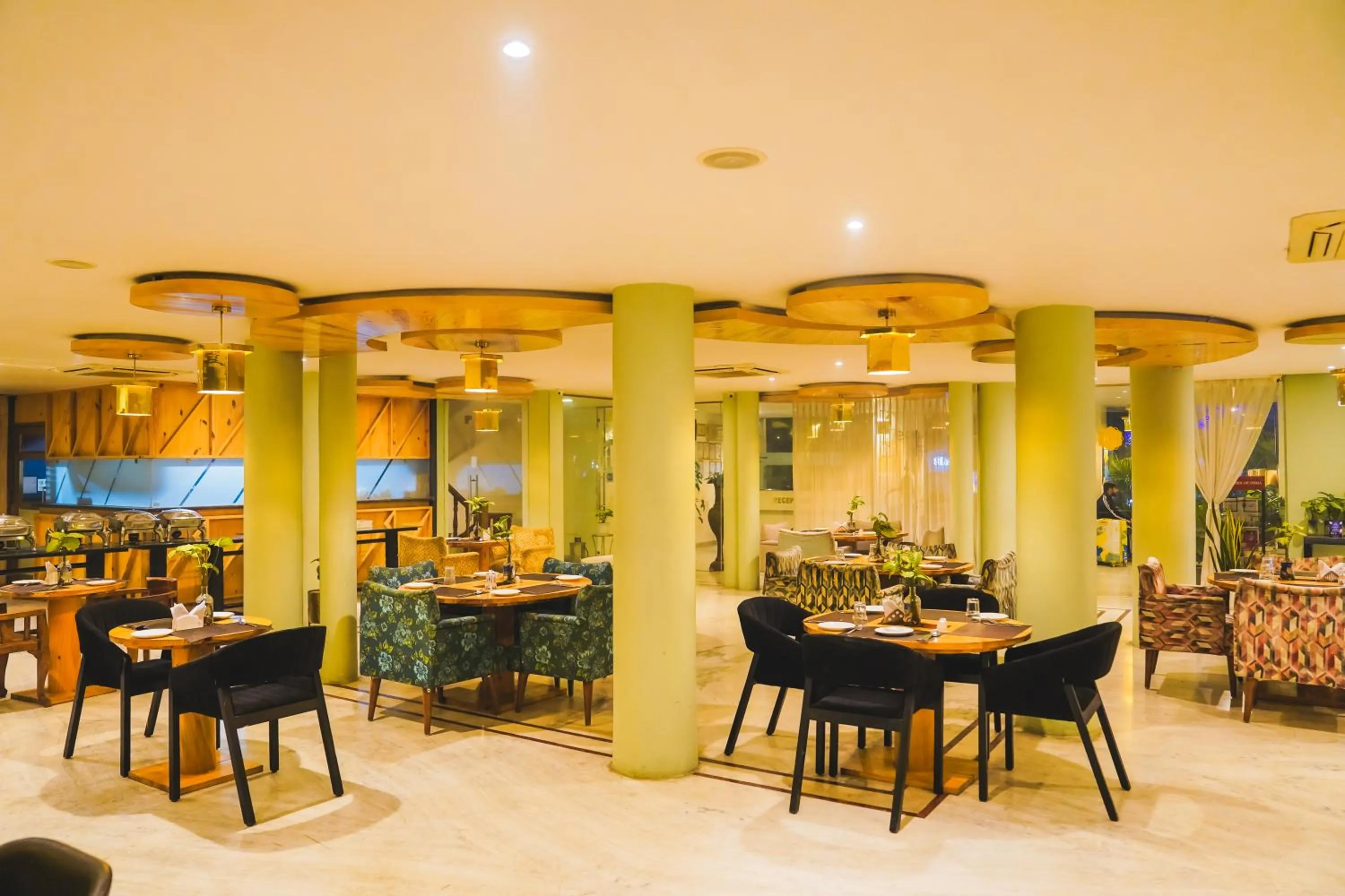 Restaurant/places to eat in Hotel Dodas Palace