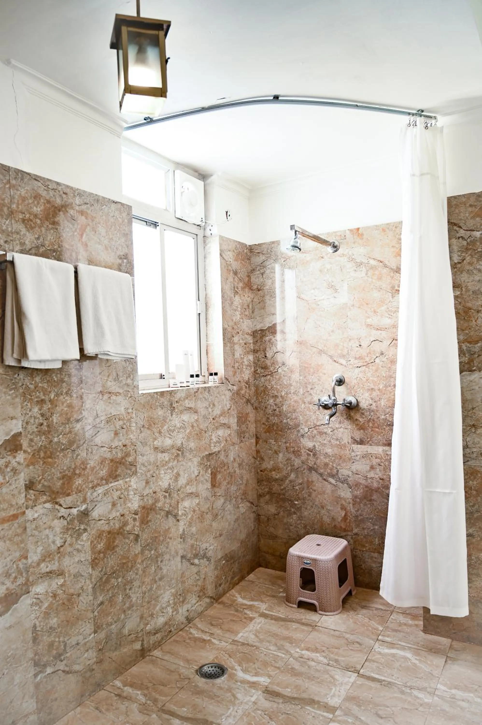 Shower in Hotel Dodas Palace