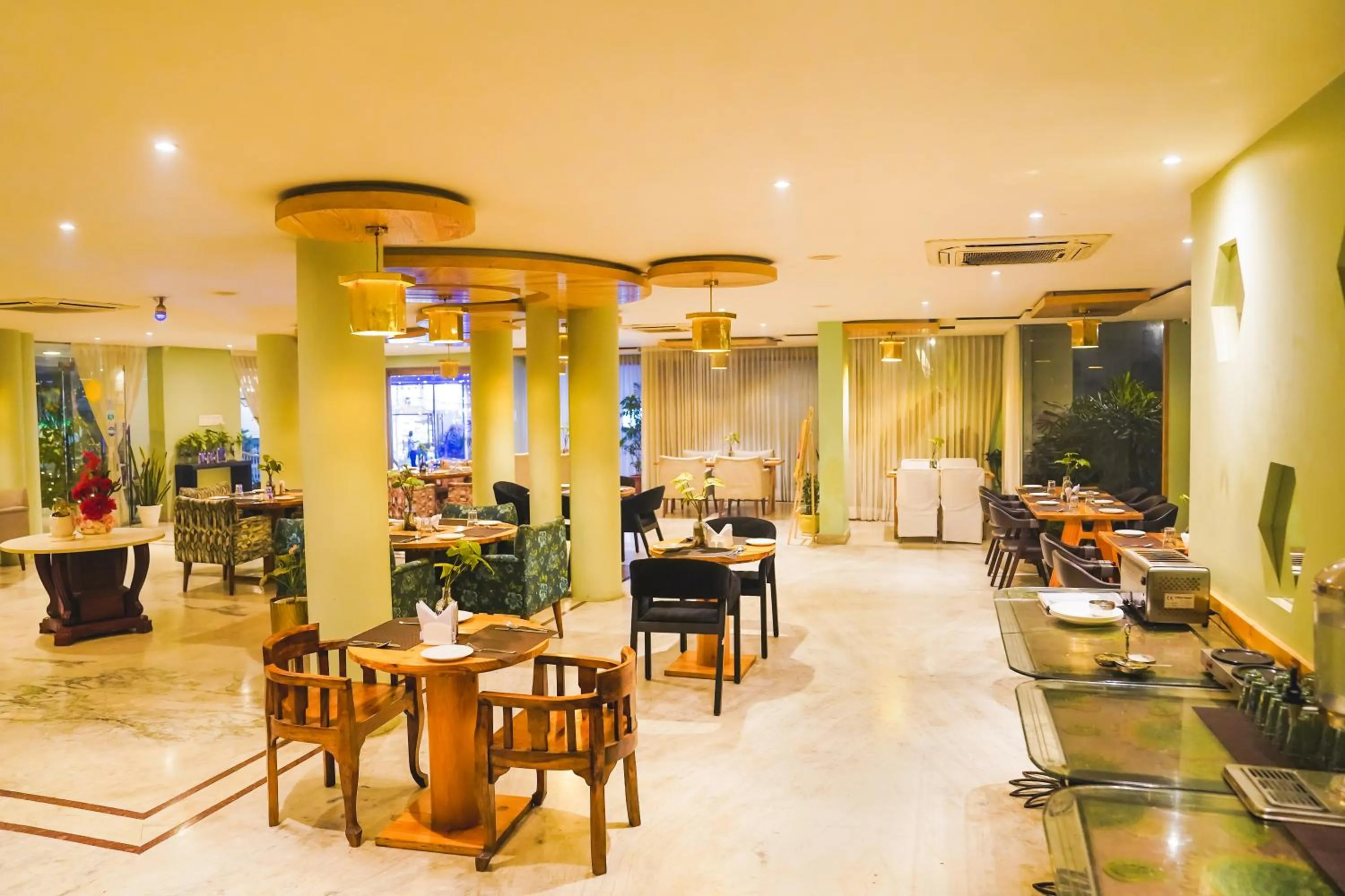 Restaurant/places to eat in Hotel Dodas Palace