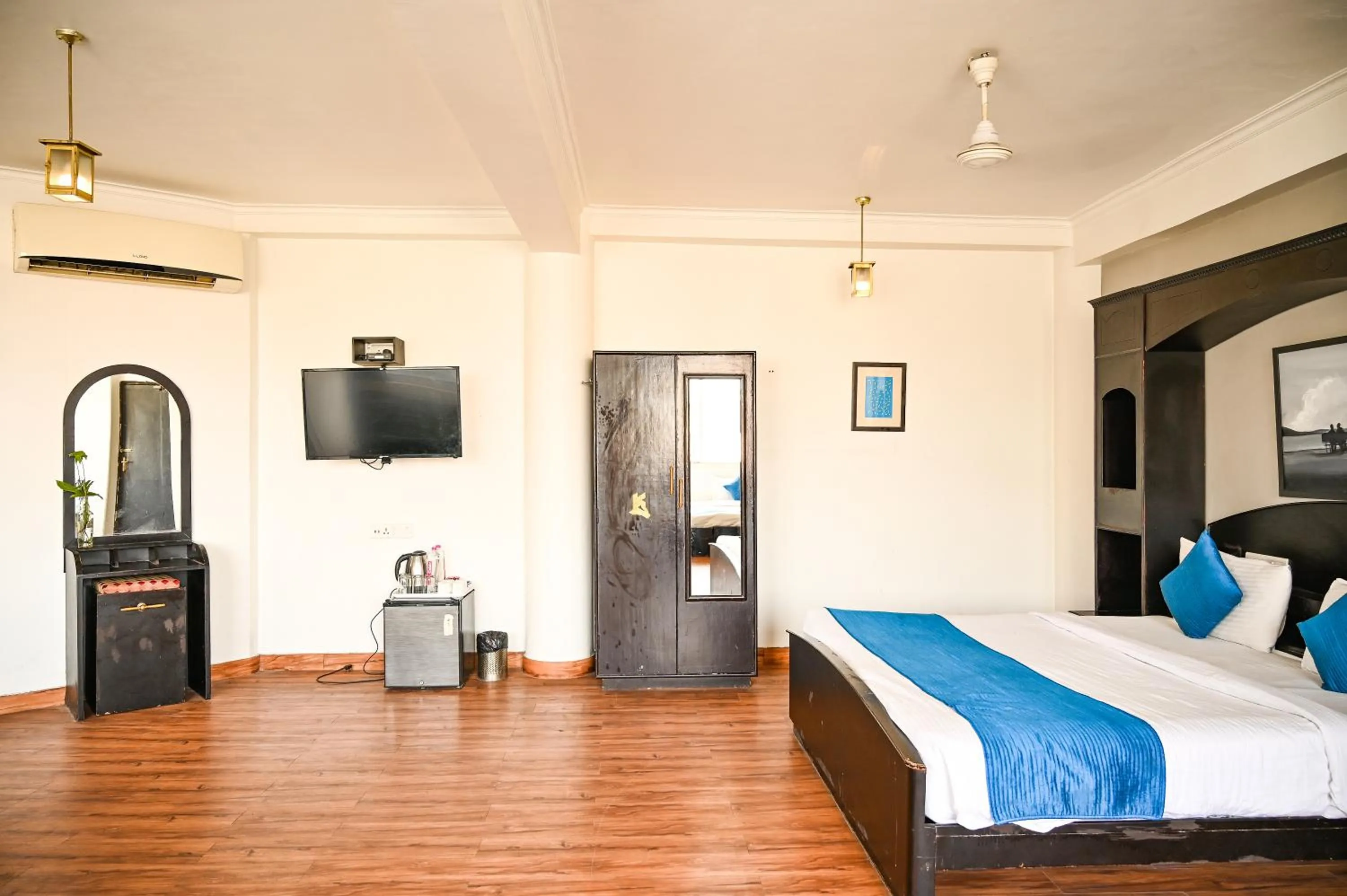 Communal lounge/ TV room, Bed in Hotel Dodas Palace